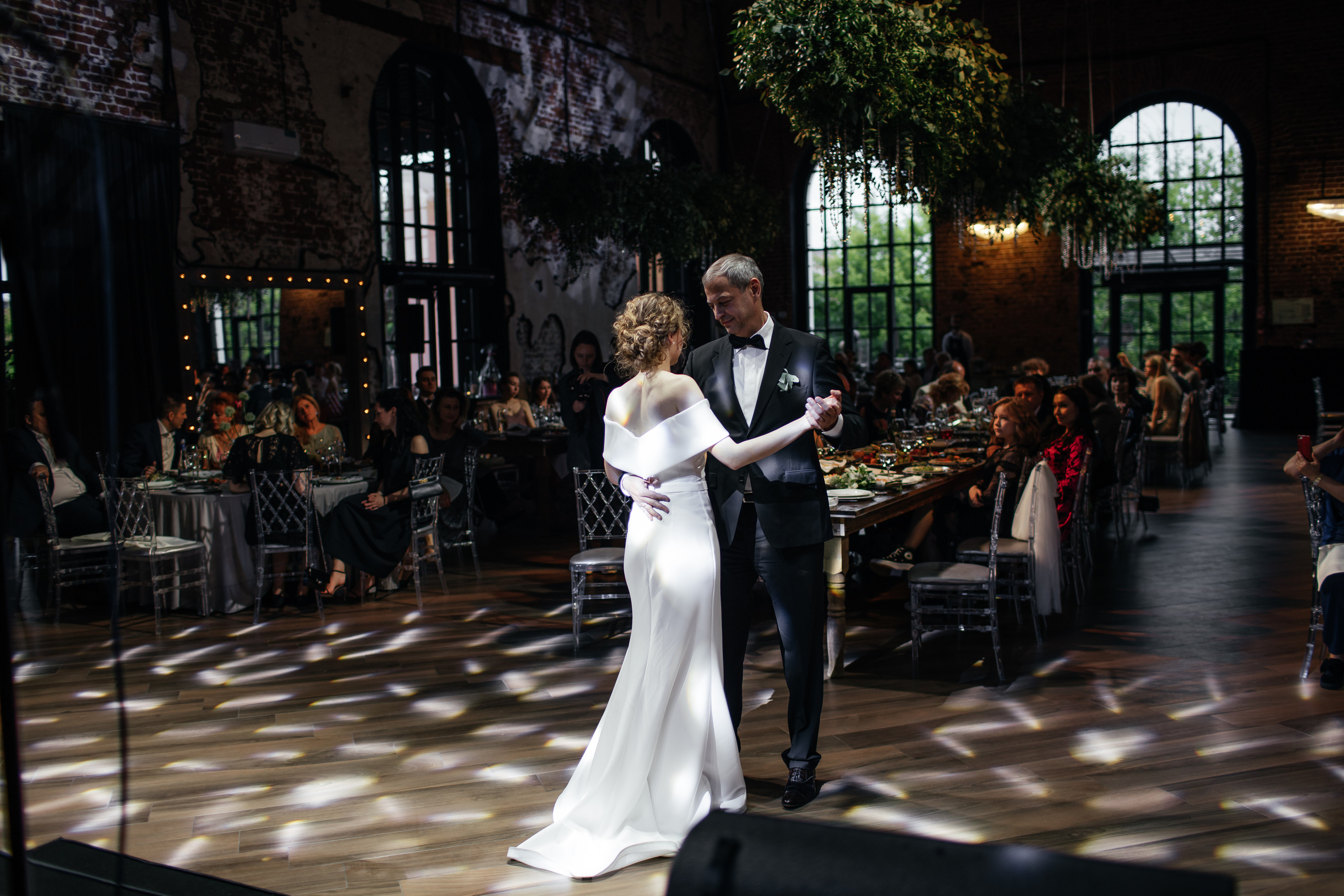 «LOFT HALL». Свадебный и семейный фотограф