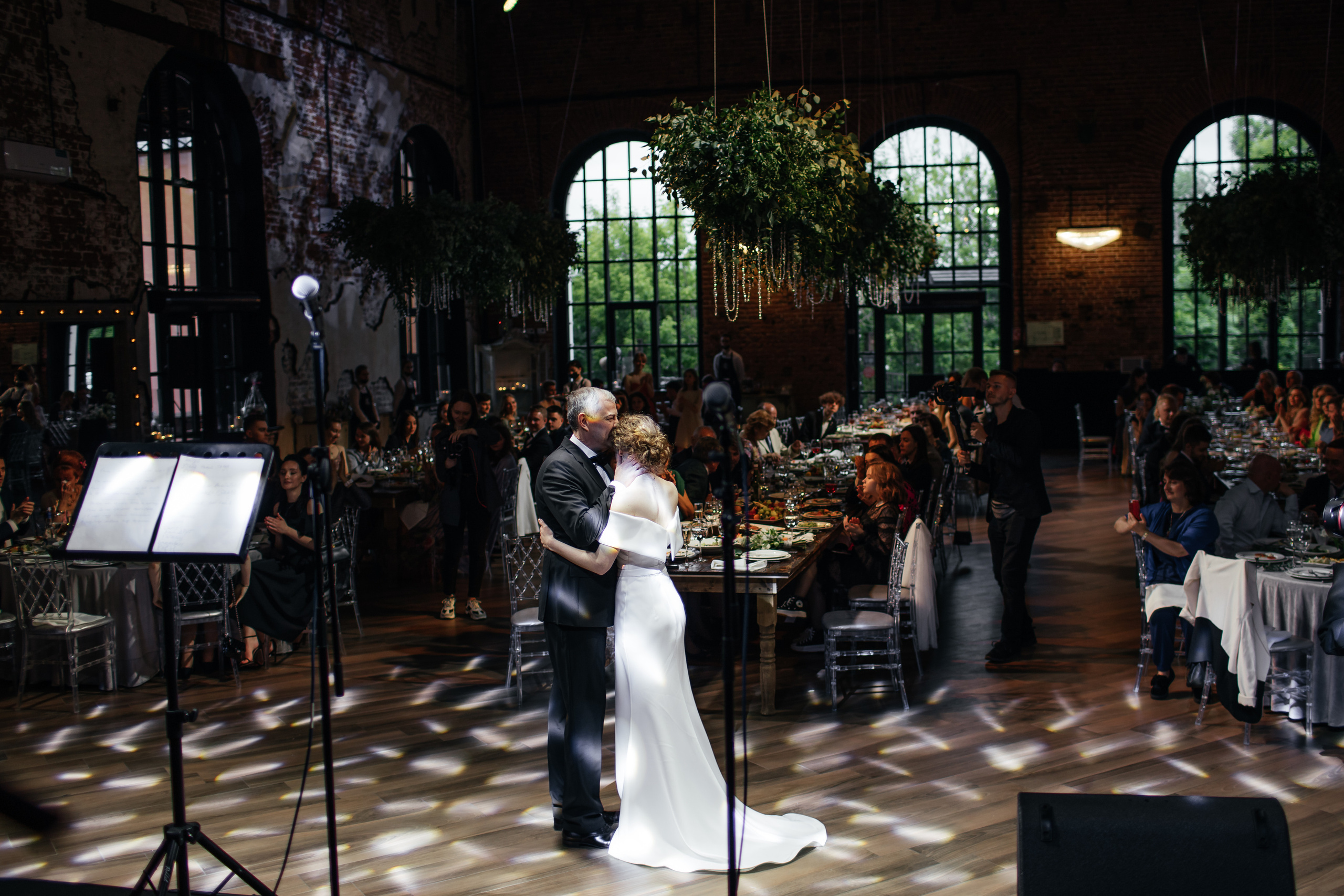 «LOFT HALL». Свадебный и семейный фотограф