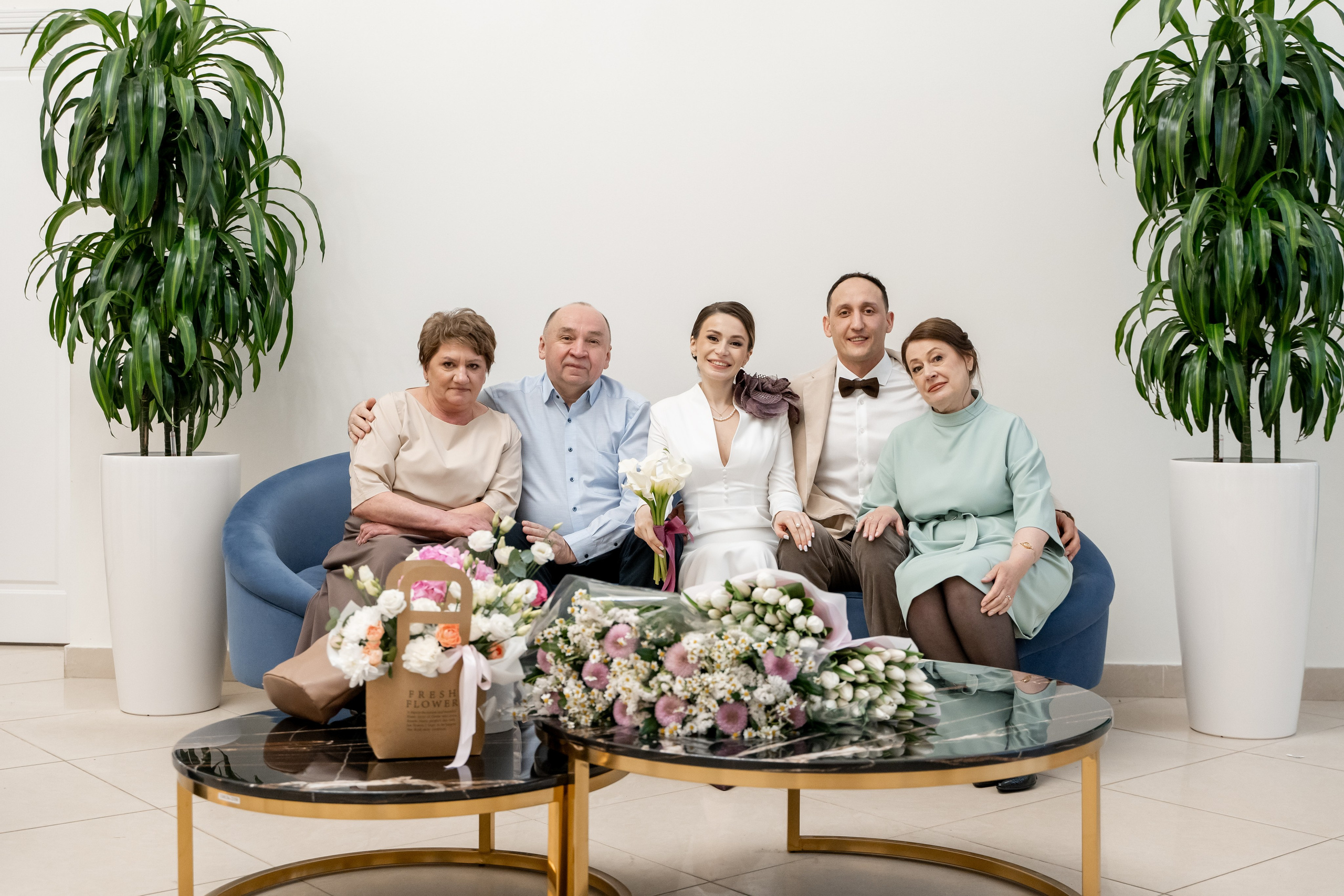 Свадебный фотограф в Москве. Свадебный фотограф Видное, Бутово, Домодедово, Щербинка, Царицыно. Свадебная фотосессия и сборы невесты в отеле Soluxe. Регистрация брака во дворце бракосочетания ВДНХ. Свадьба на ВДНХ. Свадебная фотосессия с ретро автомобилем Чайка. 