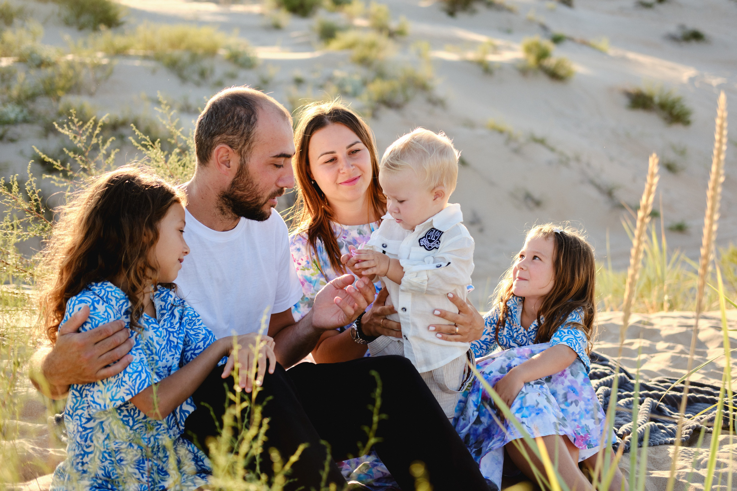 Большая Семья в дюнах. Витязево. Фотограф в Анапе и Краснодаре Тина
