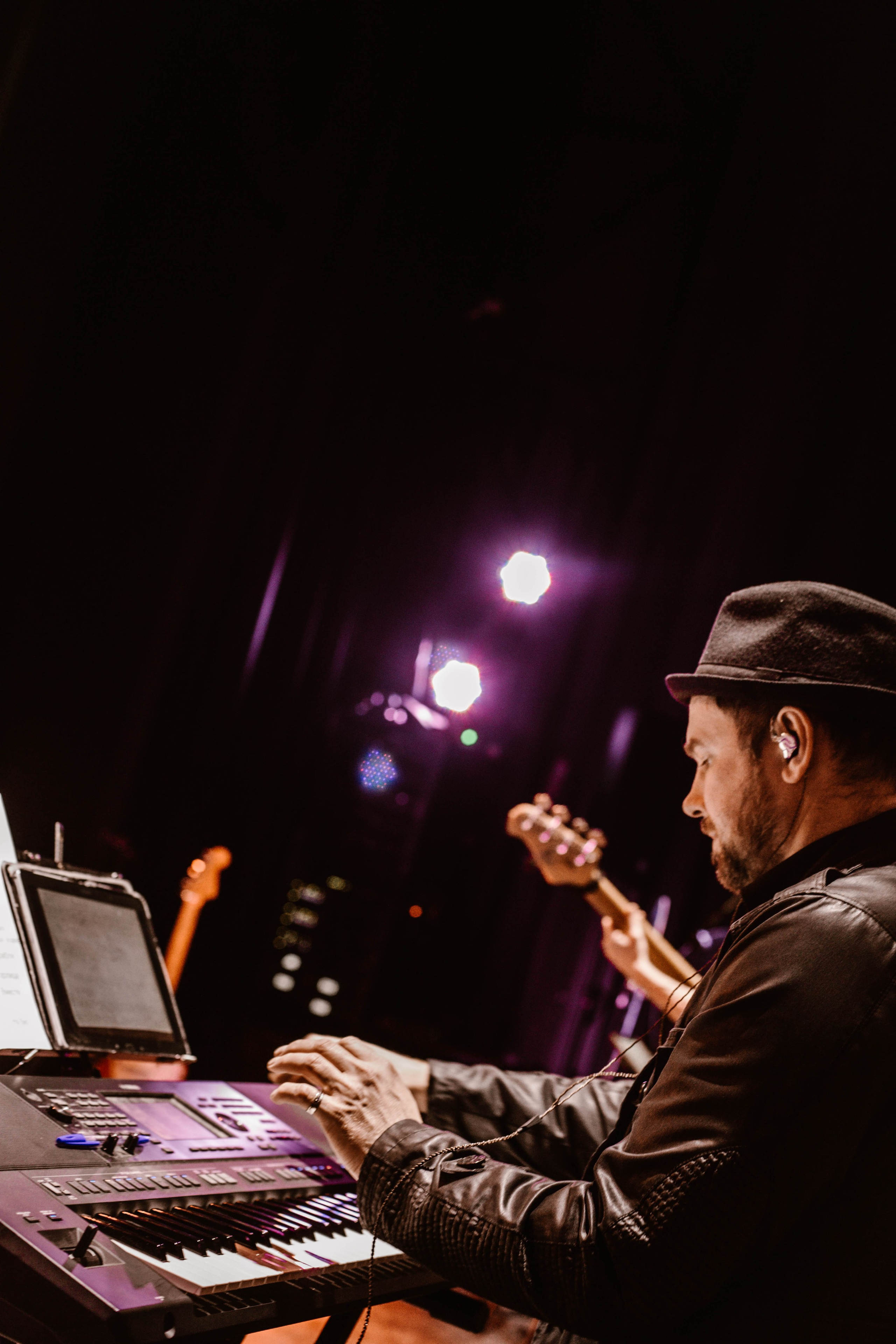 Рекорд. Герои нашего времени со струнным оркестром. Фотограф в Нижнем Новгороде