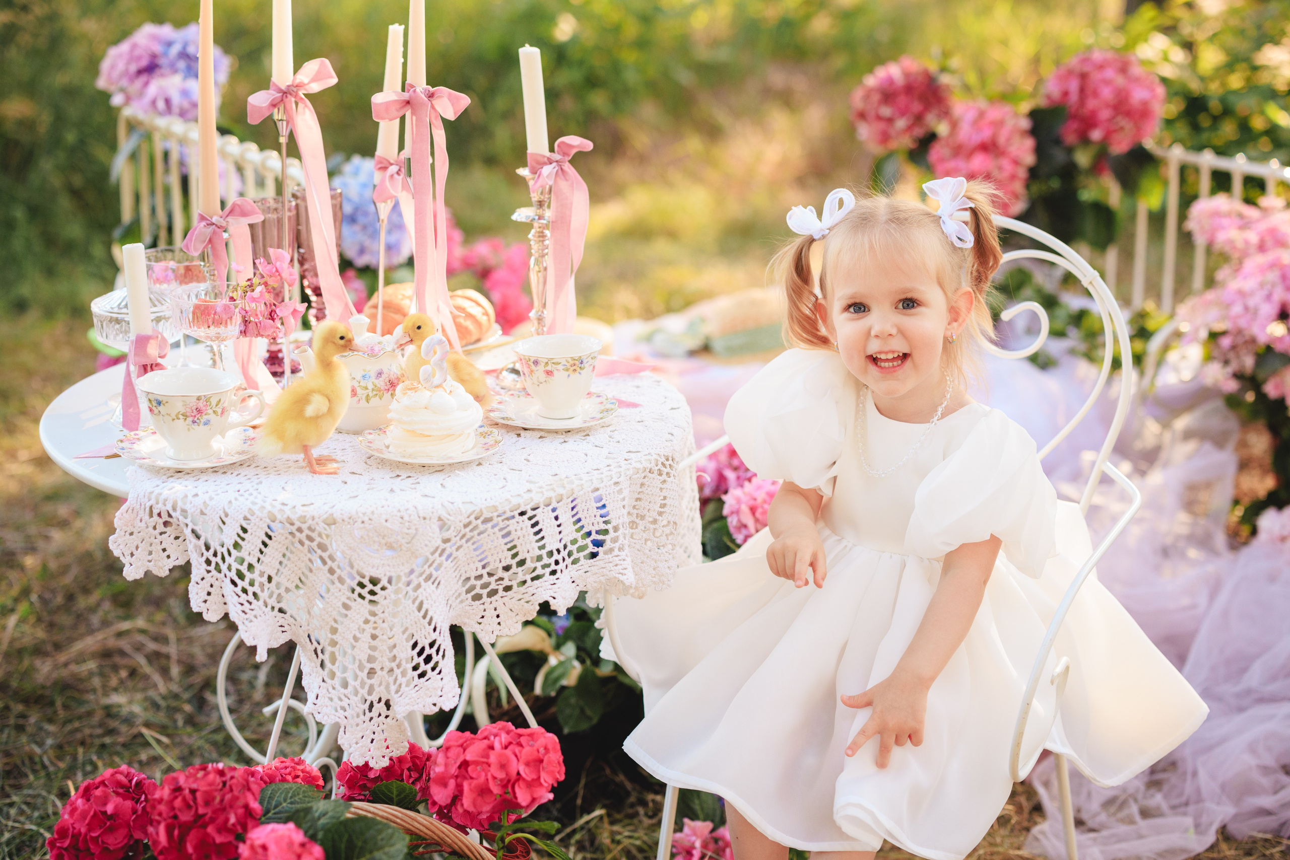 Цветочная кровать с кроликами. Семейный и детский фотограф в Краснодаре Анна Трашкова