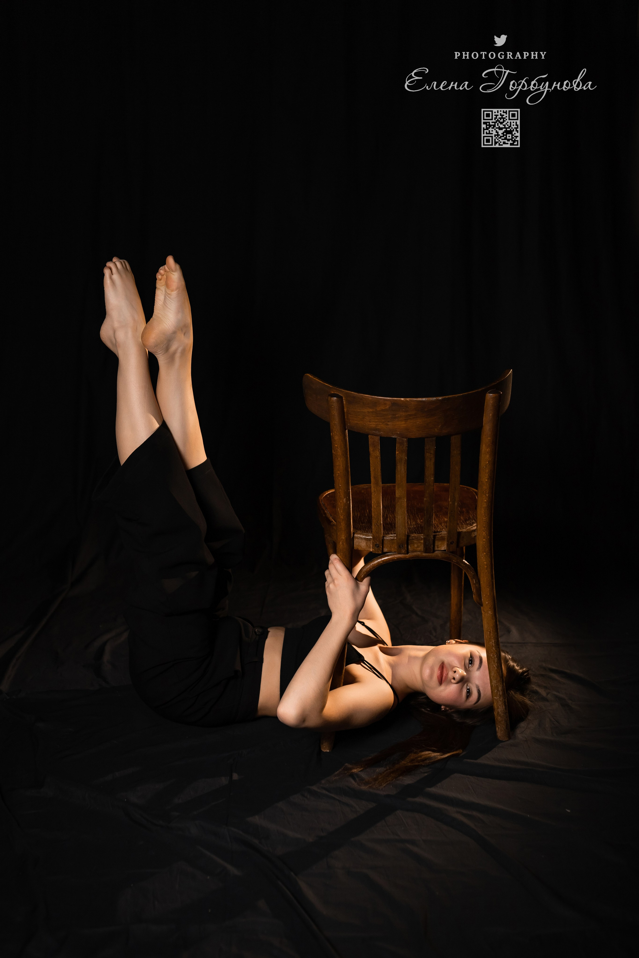 Моя студия. Полина и стул. Январь 2024. Фотограф Пермь. Свадьбы. Семья и дети, школа, д. сад. Фотокниги