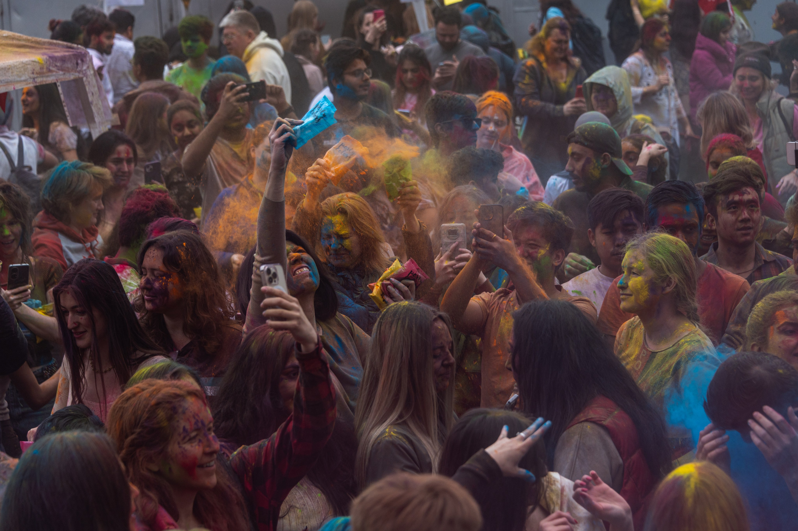 Праздник Холи в Москве. Фотограф Роман Адлер