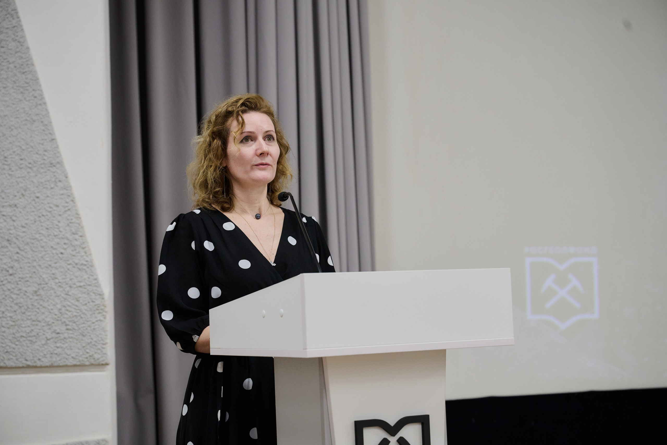 Фотовыставка «Территории» в Росгеолфонде. Фотограф Роман Адлер