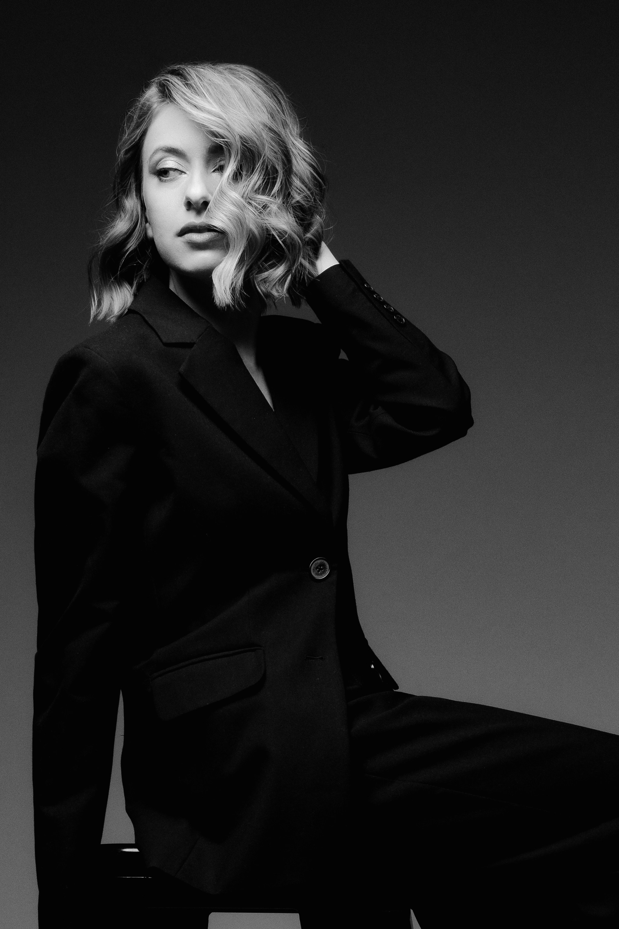 Вера ЧБ на циклораме. Фотограф в Москве Ольга Сатони