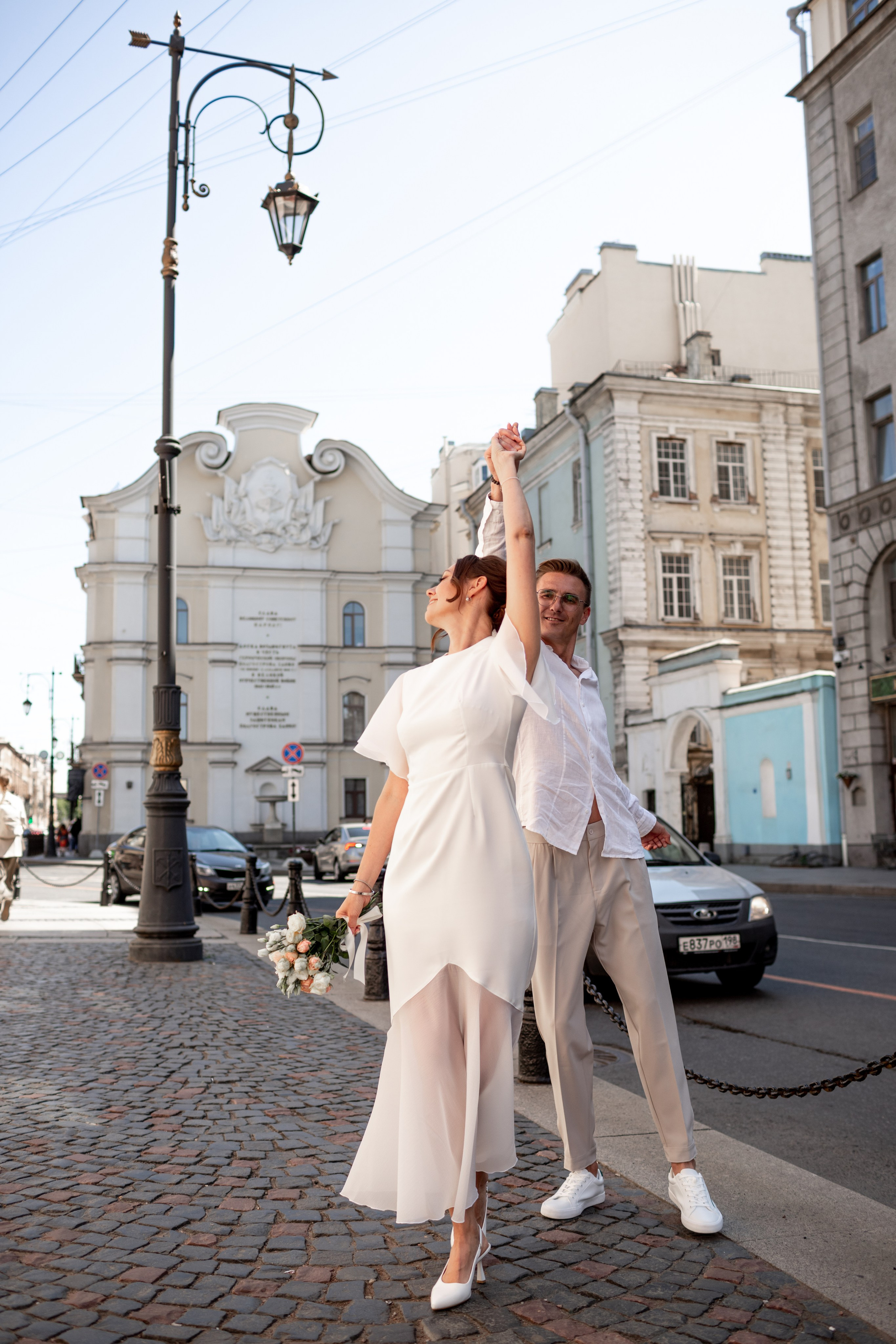 Свадебная фотопрогулка в Петербурге летом. Свадебный фотограф Кирилл Белый