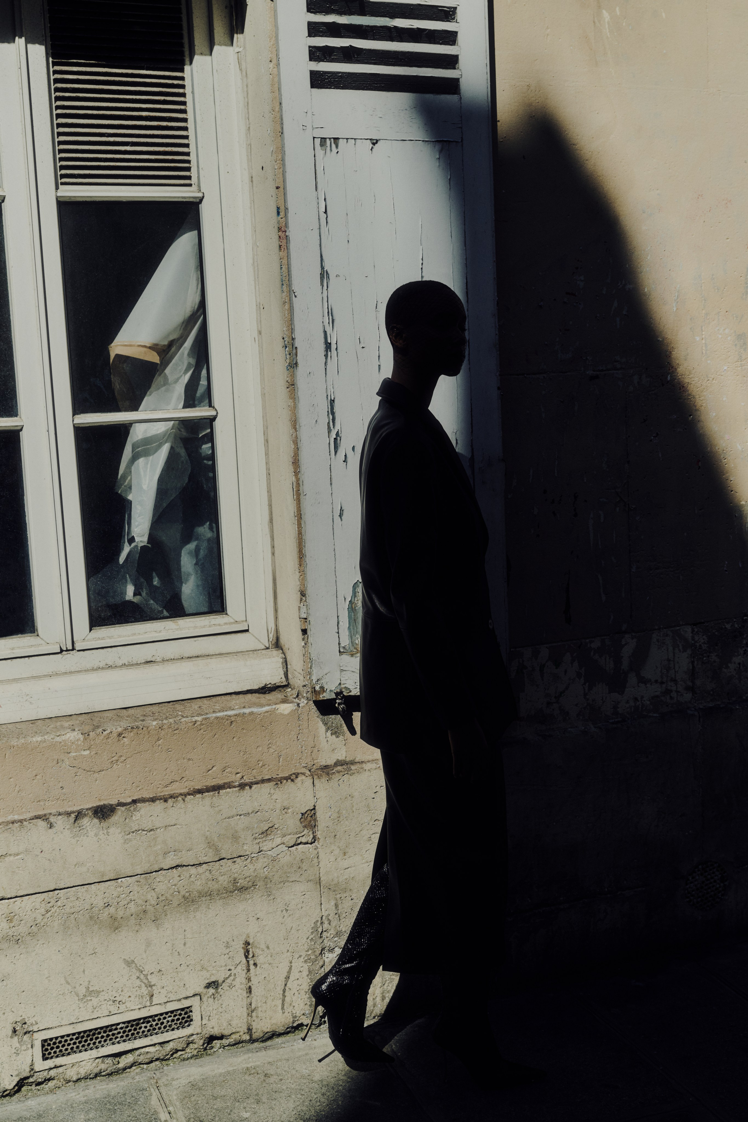 The YUNG magazine. Retoucher