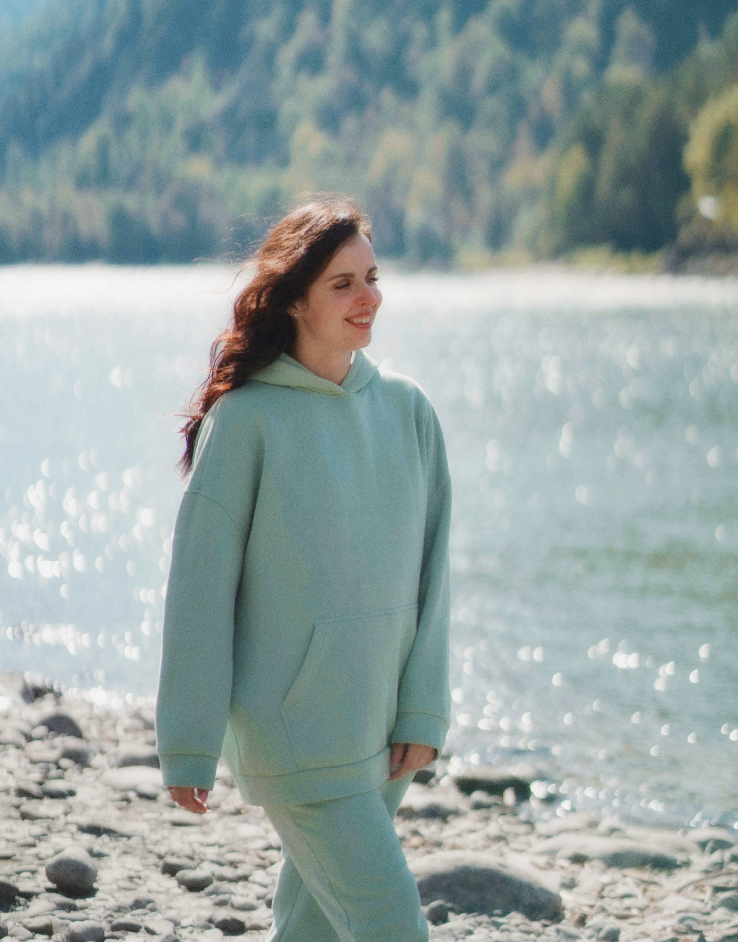 Семейная съемка дома. Выездной фотограф-видеограф в Республике Алтай Солоны Куюкова