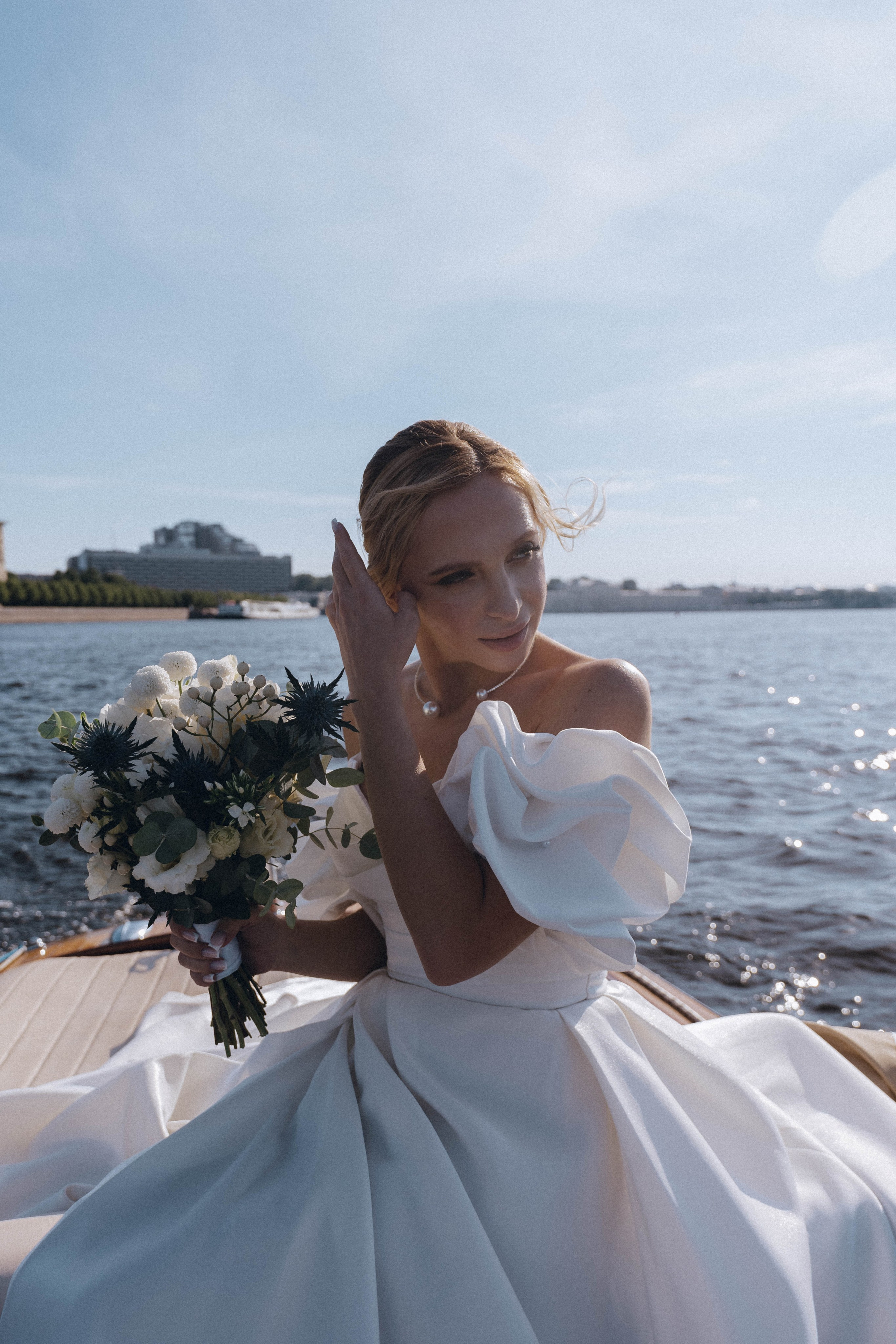 СВАДЕНБНАЯ СЬЕМКА НА КАТЕРЕ ПО КАНАЛАМ САНКТ-ПЕТЕРБУРГА И В АКВАТОРИИ НЕВЫ. Профессиональный фотограф, Санкт-Петербург — Виктория Богомолова