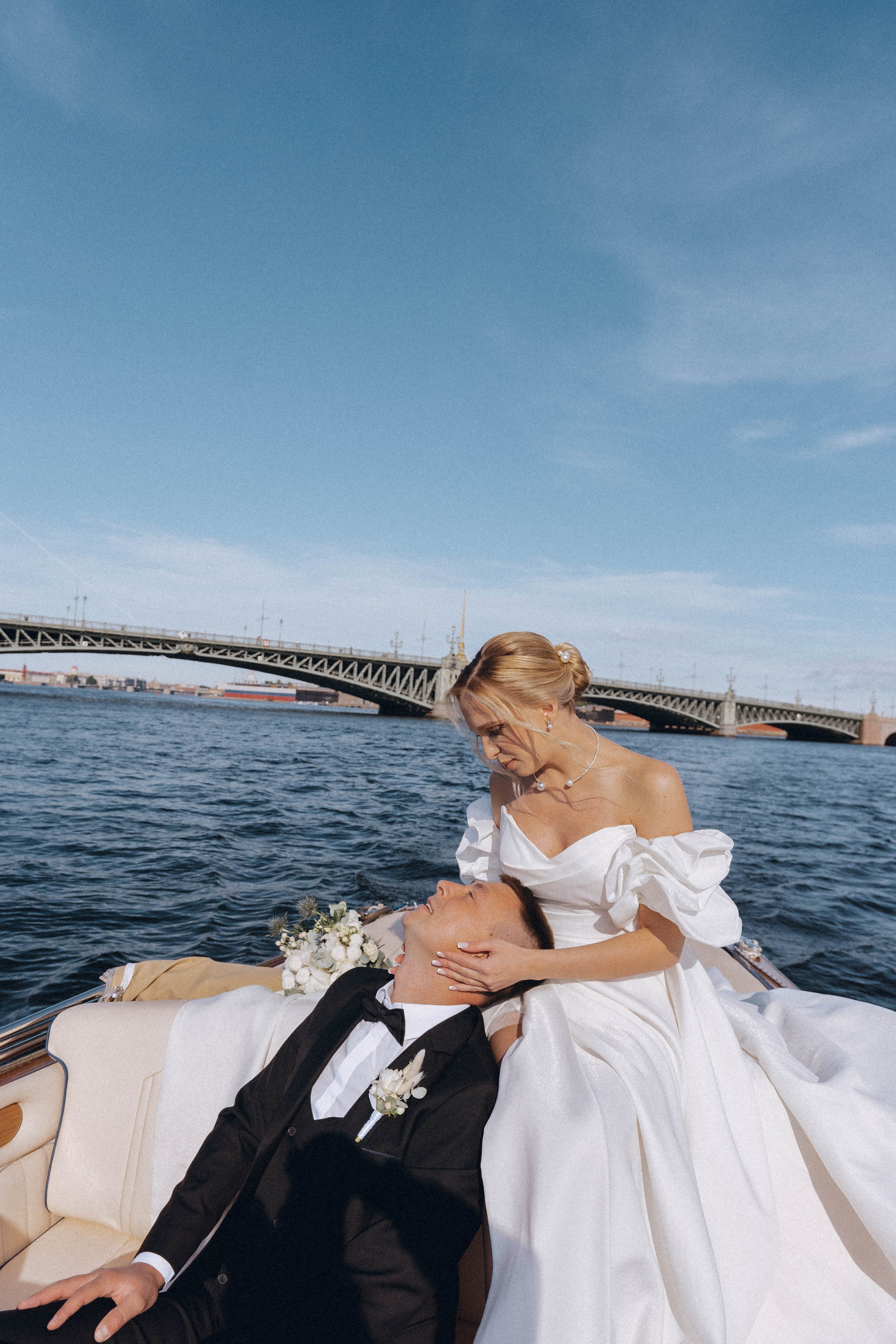 СВАДЕНБНАЯ СЬЕМКА НА КАТЕРЕ ПО КАНАЛАМ САНКТ-ПЕТЕРБУРГА И В АКВАТОРИИ НЕВЫ. Профессиональный фотограф, Санкт-Петербург — Виктория Богомолова