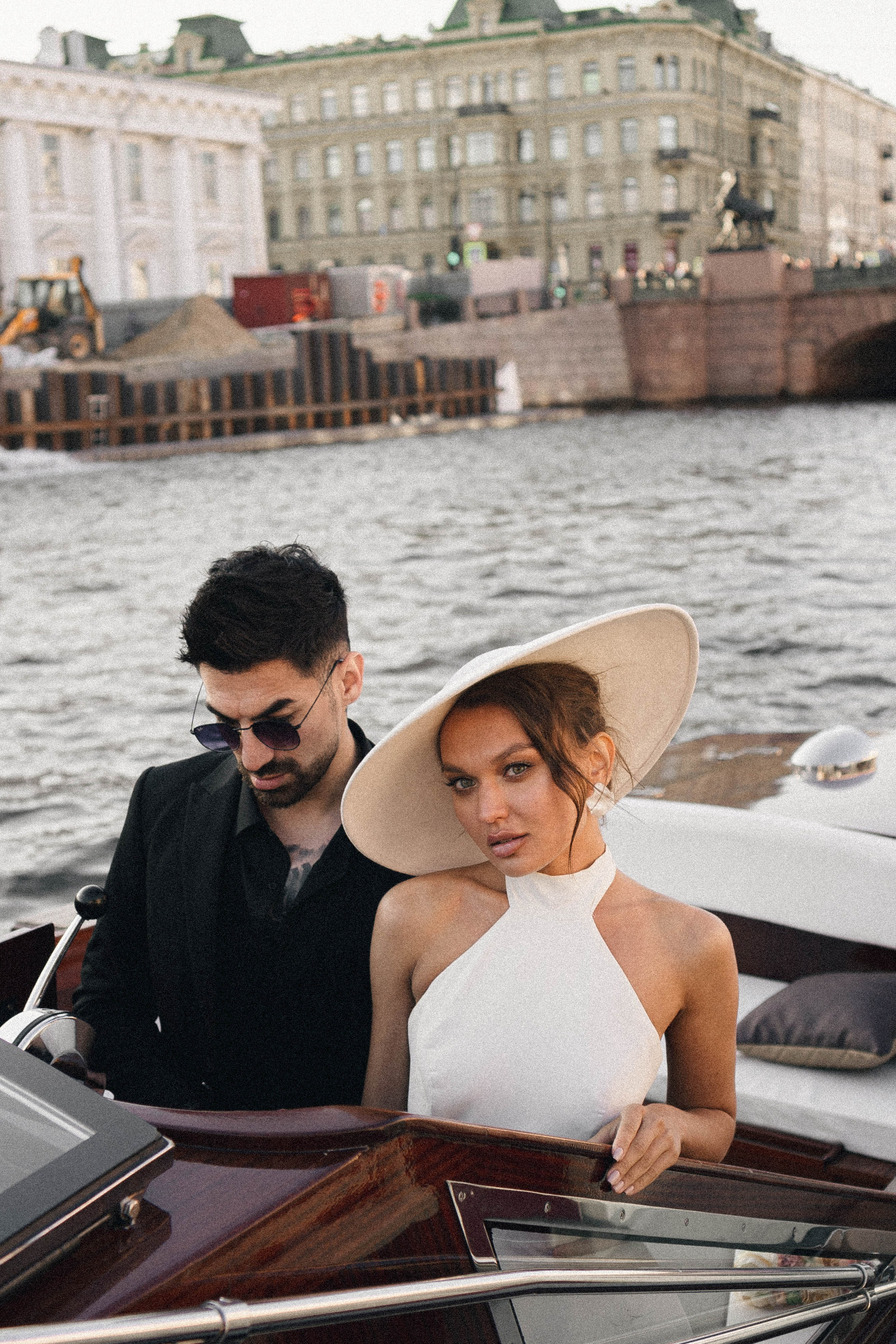СВАДЕНБНАЯ СЬЕМКА НА КАТЕРЕ ПО КАНАЛАМ САНКТ-ПЕТЕРБУРГА И В АКВАТОРИИ НЕВЫ. Профессиональный фотограф, Санкт-Петербург — Виктория Богомолова