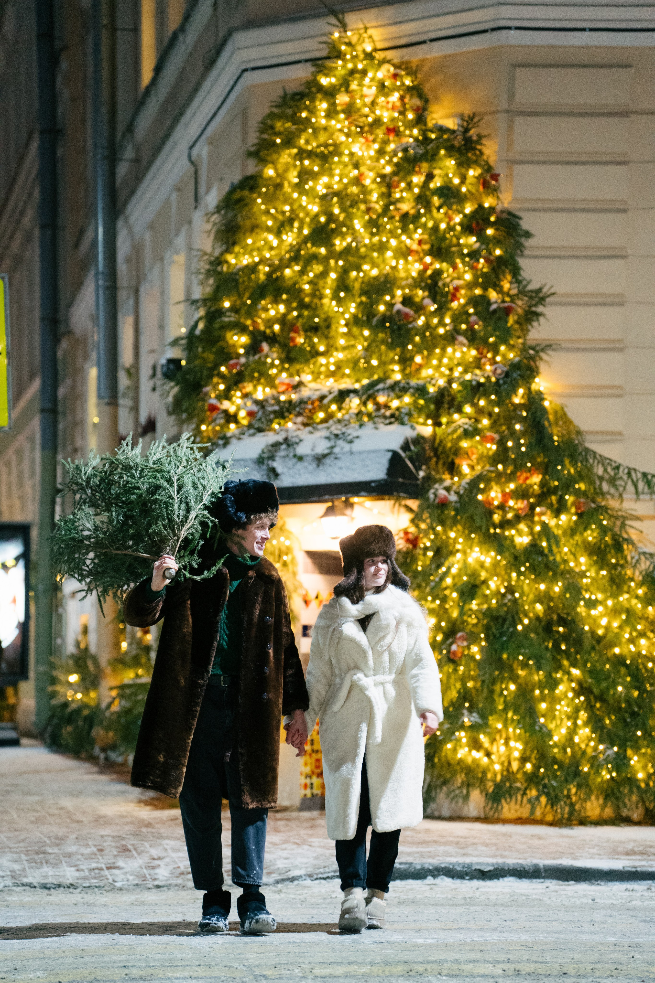 НОВОГОДНЯЯ ПРОГУЛКА ПАРЫ ПО ЧЕРНЫШЕВСКОЙ ПЕРЕД НОВЫМ ГОДОМ. Профессиональный фотограф, Санкт-Петербург — Виктория Богомолова