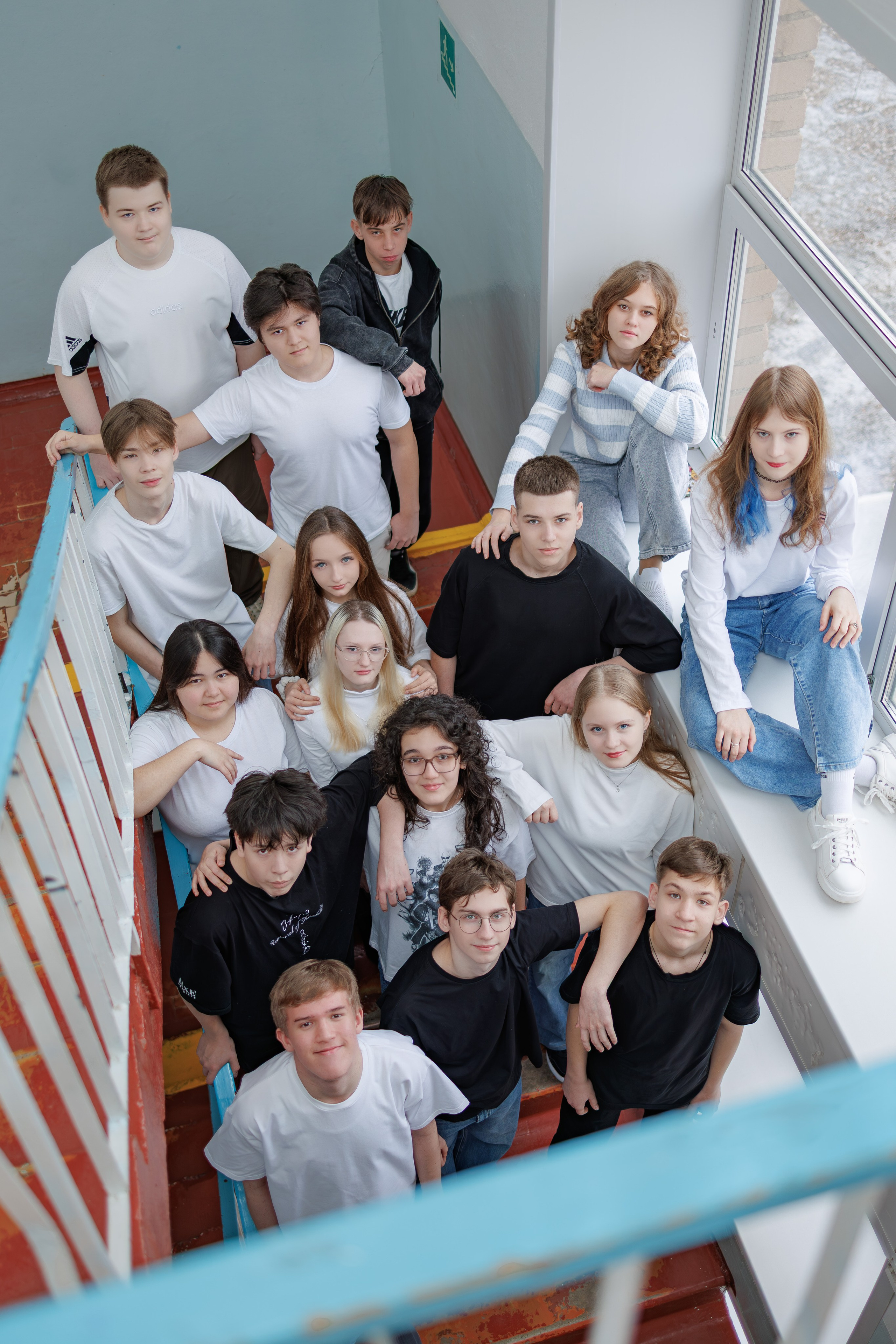 Позы для школьной фотосессии. Фотограф Медногорск Кувандык Оксана Шерехода свадебные, семейные, индивидуальные, школьные фотосессии. Печать фотоальбомов