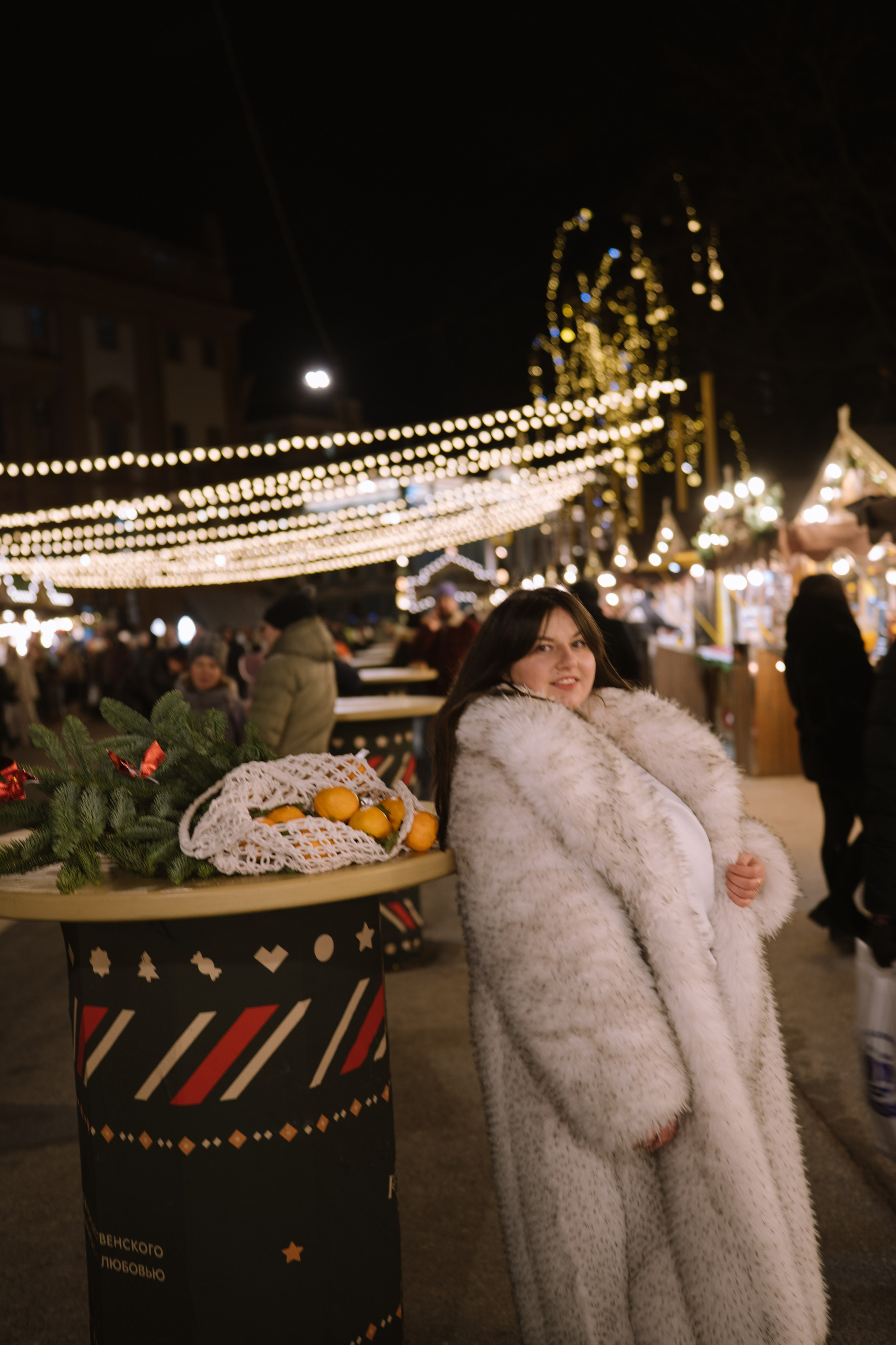 ПРОГУЛКА НА МАНЕЖНОЙ ПЛОЩАДИ ДЛЯ ДЕВУШКИ ПЕРЕД НОВЫМ ГОДОМ (НОВОГОДНЯЯ ФОТОСЕССИИЯ НА МАНЕЖНОЙ ПЛОЩАДИ). Профессиональный фотограф, Санкт-Петербург — Виктория Богомолова