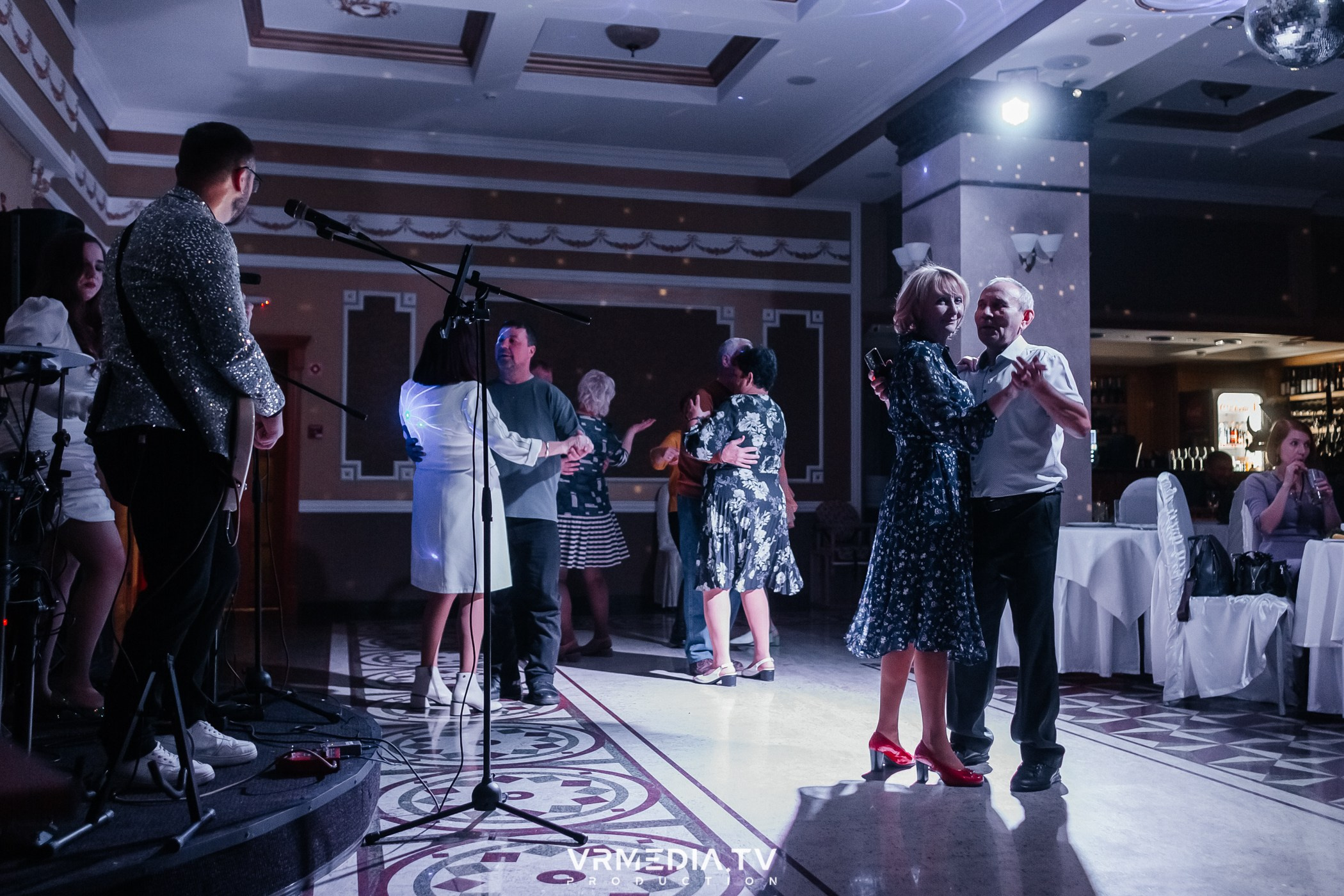 ПЯТНИЦА ДЛЯ ДРУЗЕЙ в ресторане «Империя»