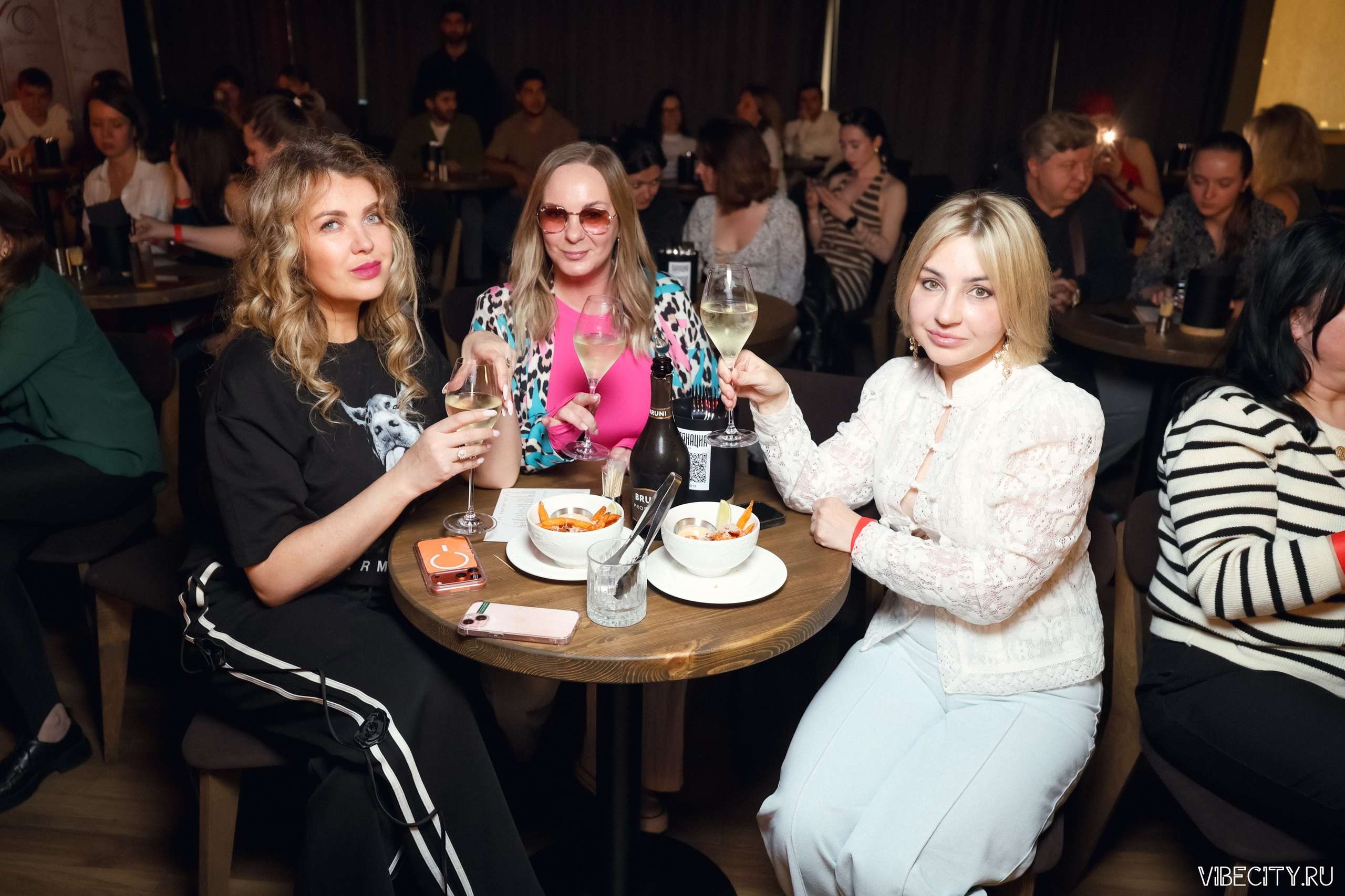 Стендап клуб Локация. VIBECITY.RU Вайб Сити Ру Фоторепортажи Фотоотчеты Калининград