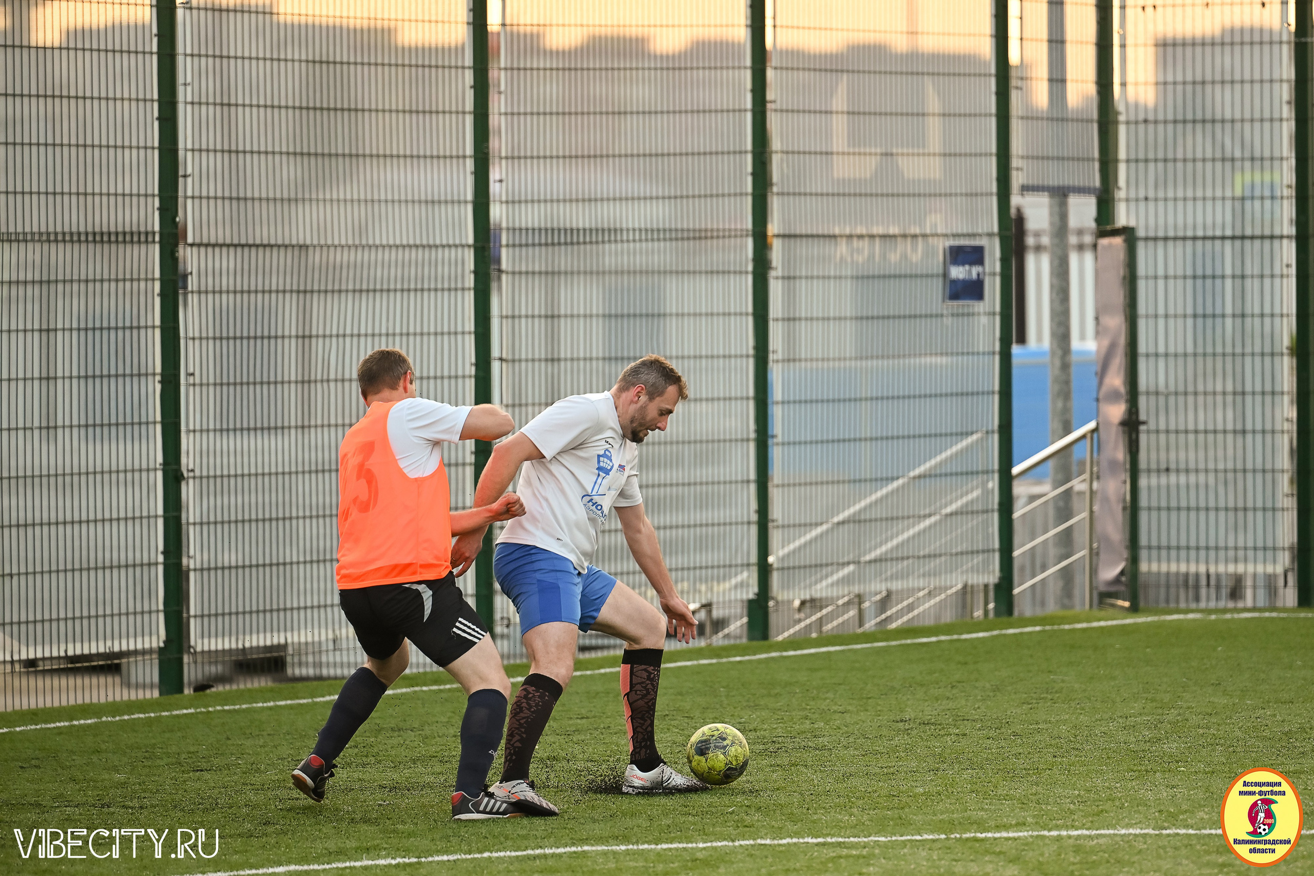 ИГРЫ МИНИ-ФУТБОЛЬНОЙ И КОРПОРАТИВНОЙ ЛИГИ. VIBECITY.RU Вайб Сити Ру Фоторепортажи Фотоотчеты Калининград