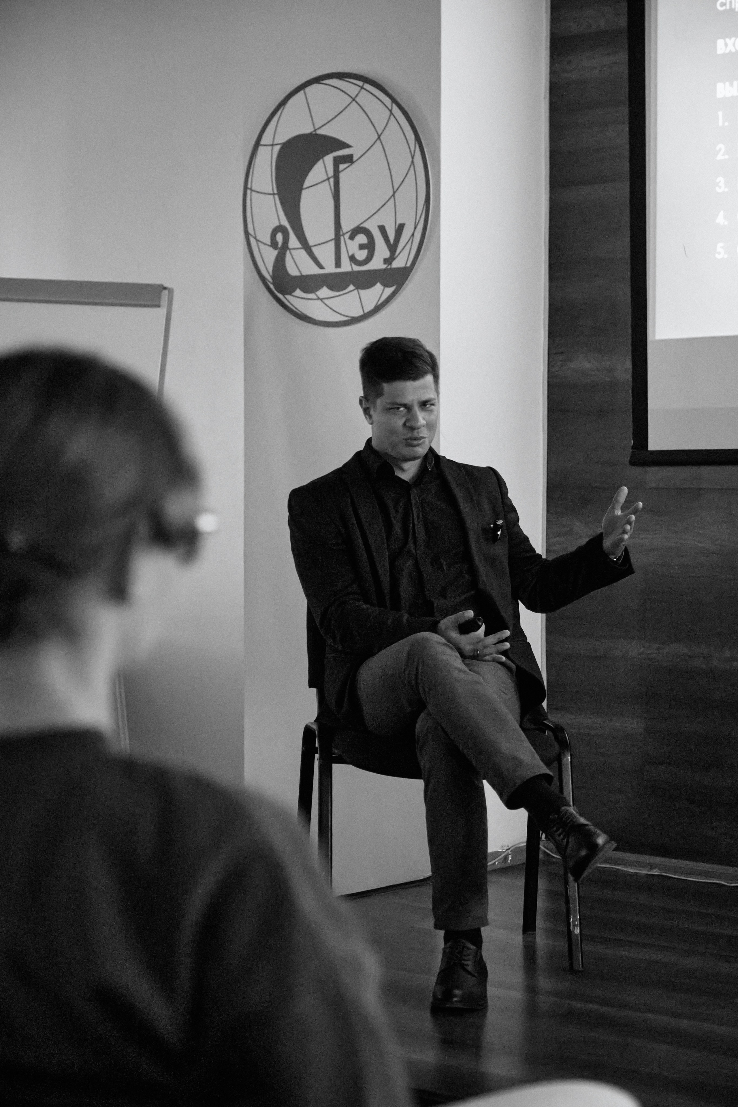 гости дискуссионного клуба Фрейд на Волге. Ведущий встречи: психолог Павел Левченко 