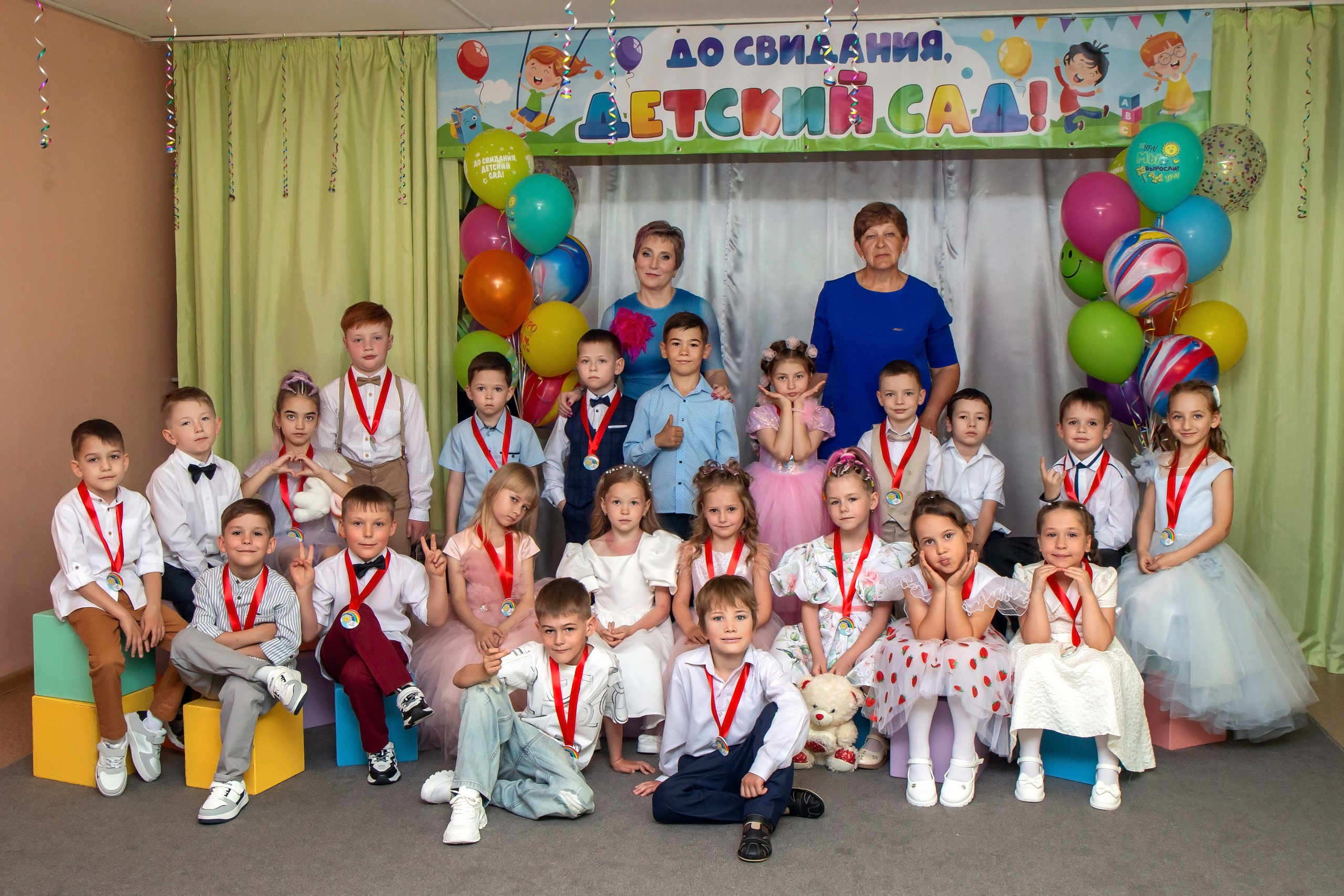 Выпускной вечер в ДС «Подснежник». Фотограф в Шелехове, лучшие выпускные альбомы в Шелехове