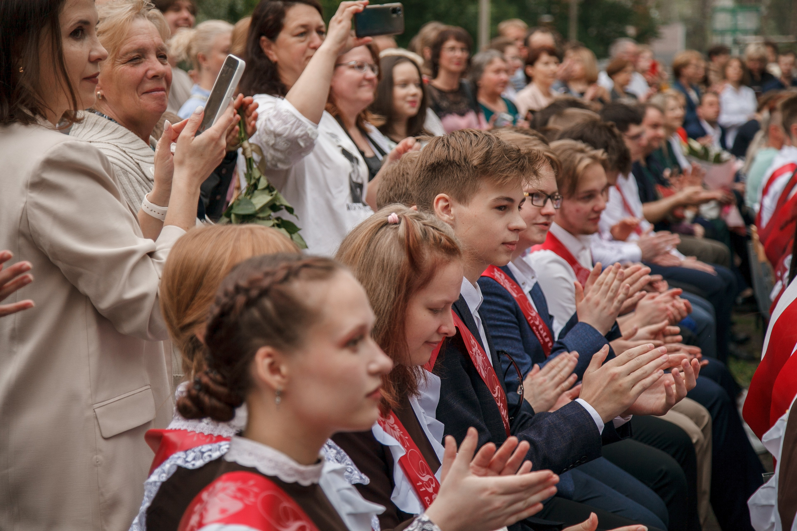 Последний звонок. Ирина Коновалова школьный фотограф. Выпускные альбомы Ярославль