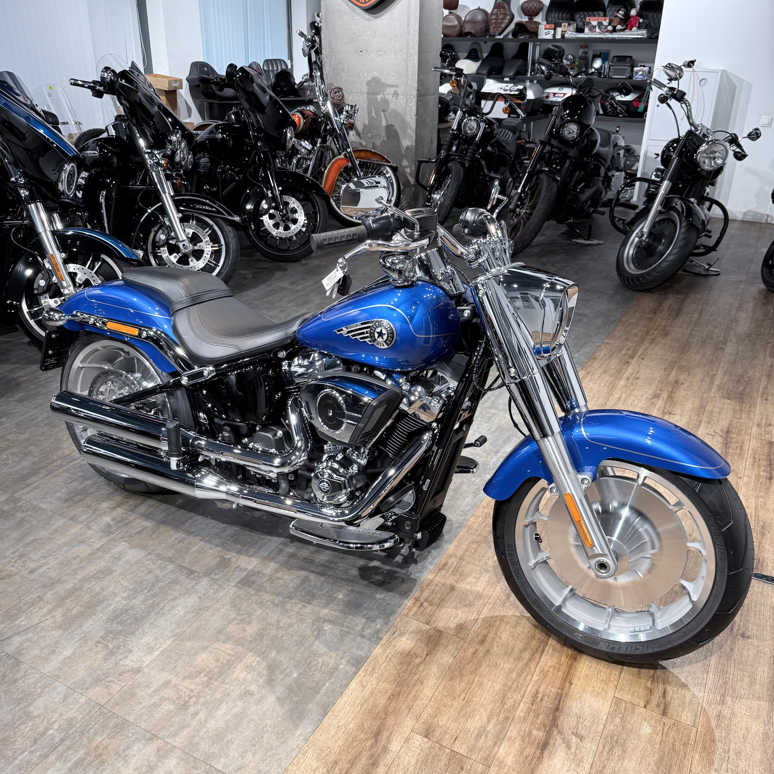 NEW 2026 Fat Boy 117 Вluе Вurst. Hello Davidson, Москва. Только хорошие мотоциклы…