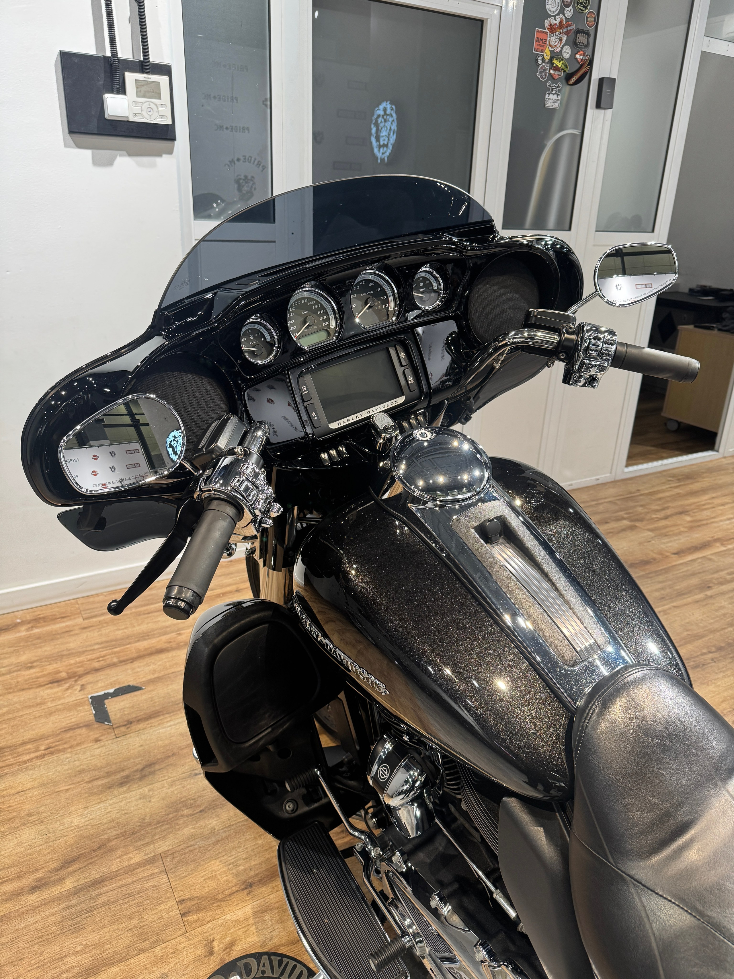 Мотоциклы Harley-Davidson 2017 Electra Glide Limited (Black Tempest) (Touring)  — купить мотоцикл. Hello Davidson, Москва. Только хорошие мотоциклы…