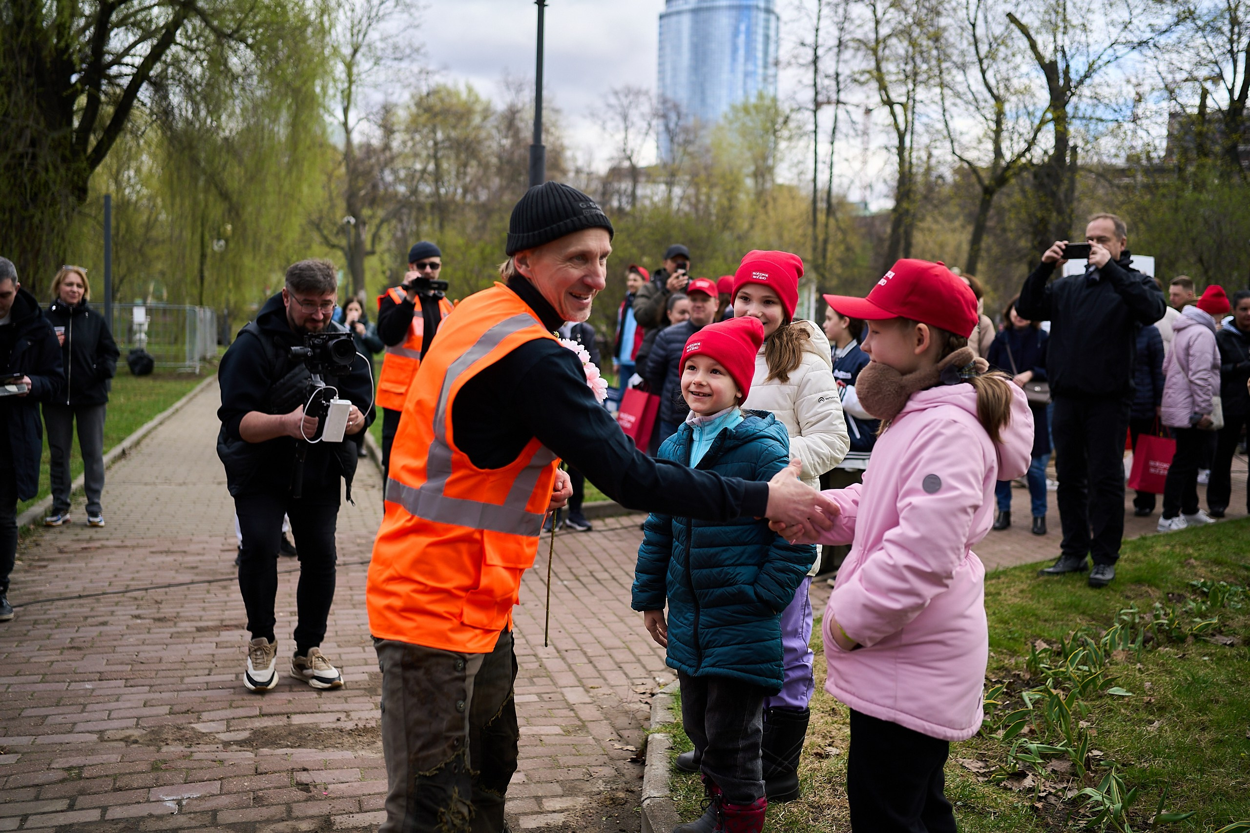Субботник у Управления делами Мэра и Правительства Москвы. Фотограф и Видеограф в Москве. Олег Корушев