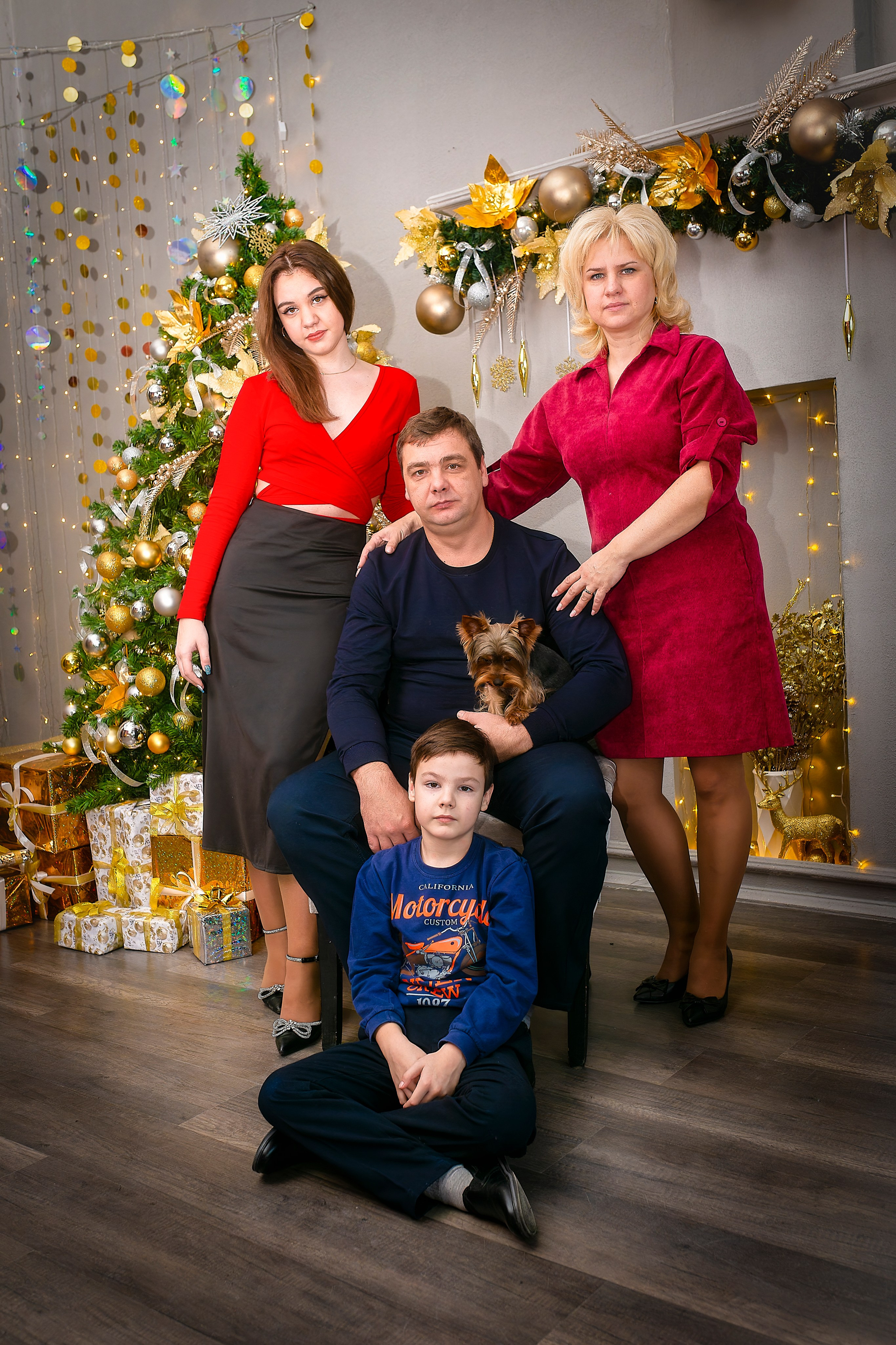 В фотостудии.Новогодняя24.Постновы. Лев Постнов.Фотограф. Нижний Новгород