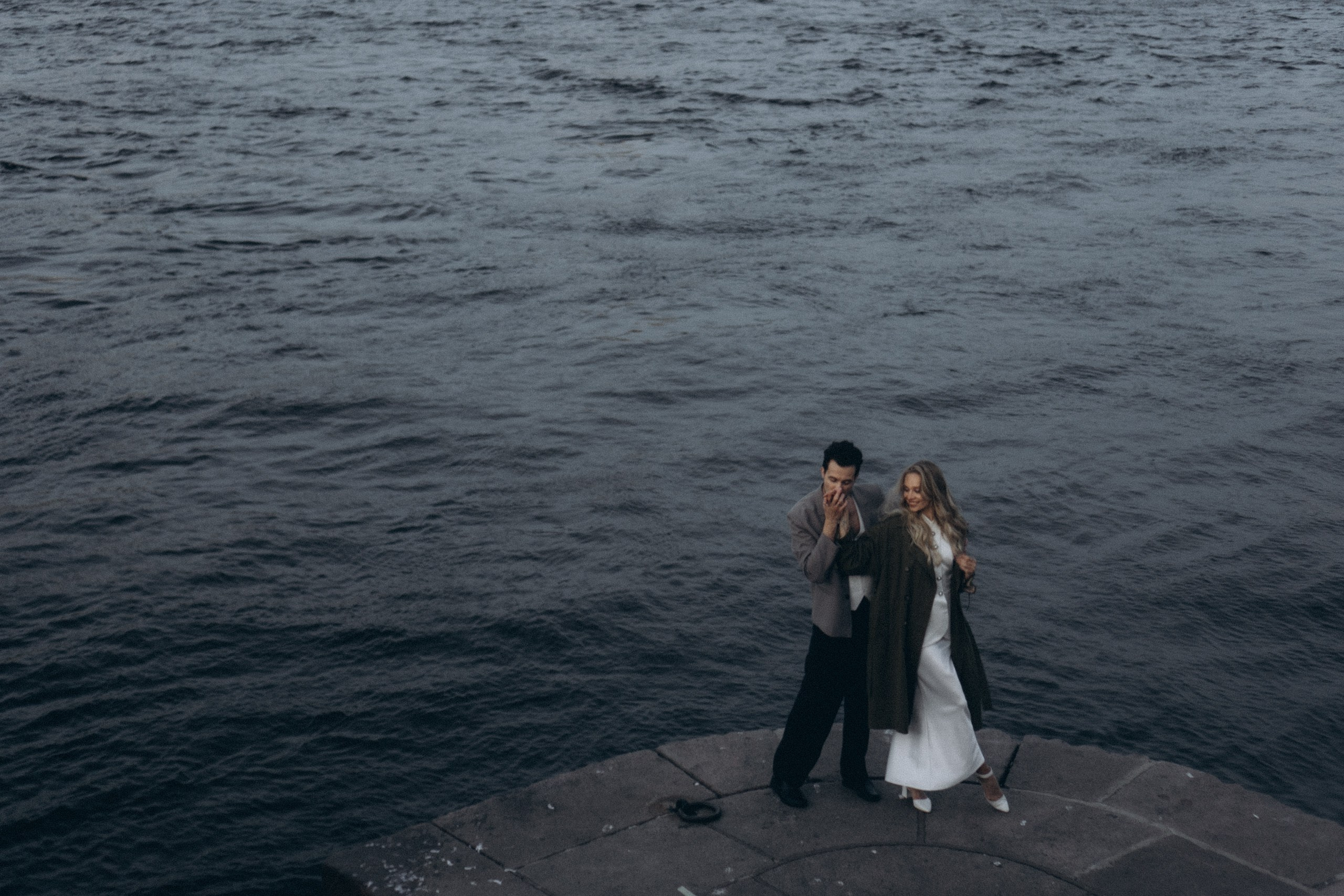 СВАДЕБНАЯ СЬЕМКА ПАРЫ НА РАССВЕТЕ В БЕЛЫЕ НОЧИ И ПРОГУЛКА С РАЗВОДНЫМИ МОСТАМИ И ПИКНИК ВОЗЛЕ ИСАКИЕВСКОГО СОБОРА. Профессиональный фотограф, Санкт-Петербург — Виктория Богомолова