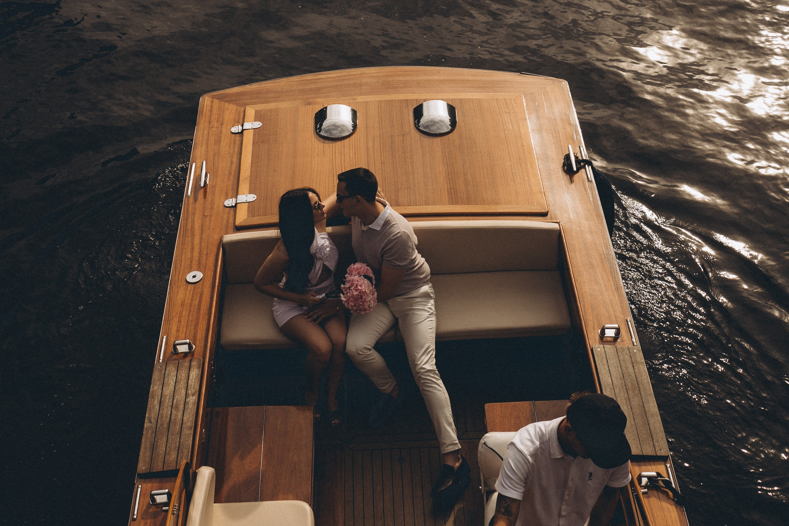 СВАДЕНБНАЯ СЬЕМКА НА КАТЕРЕ ПО КАНАЛАМ САНКТ-ПЕТЕРБУРГА И В АКВАТОРИИ НЕВЫ. Профессиональный фотограф, Санкт-Петербург — Виктория Богомолова