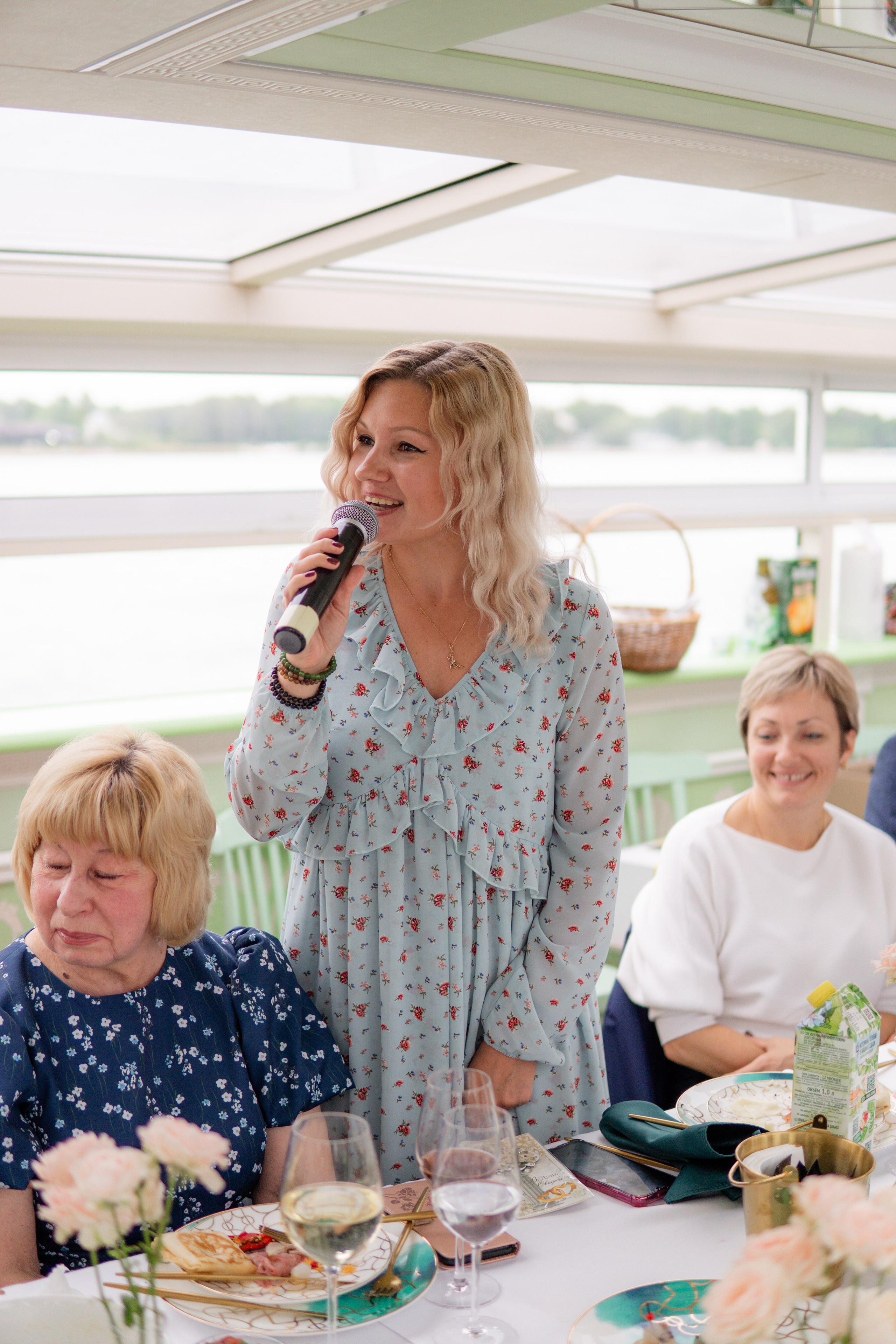 Красивые места для свадебной фотосессии летом в Санкт-Петербурге. Свадебный фотограф Александр Невский в Санкт-Петербурге