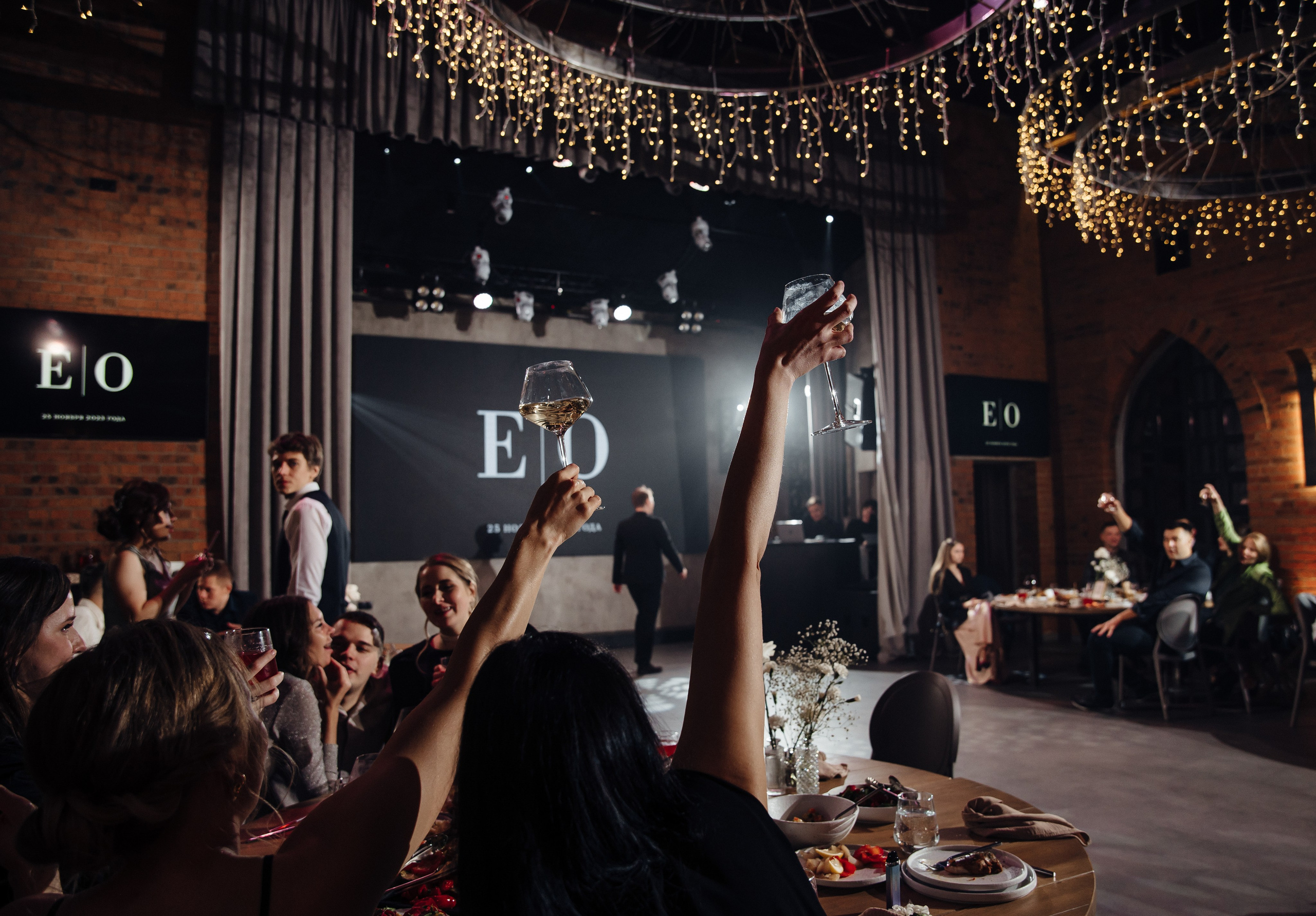 свадебная церемония красноярск, свадьба красноярск, координатор красноярск, свадебная арка красноярск, обмен кольцами, свадьба красноярск, свадебный организатор красноярск, организатор красноярск, организатор свадьбы красноярск, свадьба под ключ красноярск, выездной регистратор красноярск, оформление свадьбы красноярск, утро невесты, утро невесты красноярск, невеста красноярск, сборы невесты, свадебный распорядитель, помощник на свадьбу, идеи для свадьбы, лавстори красноярск, букет невесты красноярск, образ невесты красноярск, костюм жениха красноярск, платье невесты красноярск, фотограф красноярск, свадебное платье красноярск, свадебный торт красноярск, ресторан красноярск, свадебный танец красноярск, свадебное агентство Инсайт, свадебное агентство Инсайт Красноярск, свадебное агентство Insight, свадебное агентство Insight Красноярск, свадьба в стиле игры престолов, свадьба в стиле игры престолов красноярск, зимняя свадьба, зимняяя свадьба красноярск, свадьба в белом замке красноярск, белый замок шамони, свадьба в шамони красноярск, свадебная церемония в замке