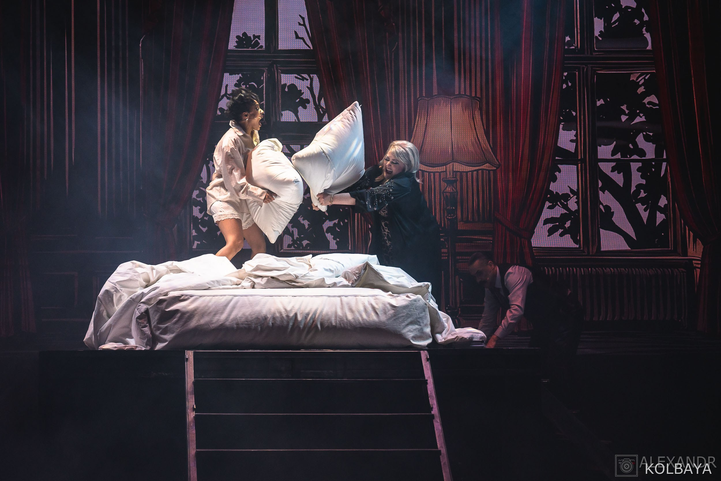 Фотографии со спектакля «Однажды в городе N». Концертный и театральный репортажный фотограф в Москве Александр Колбая