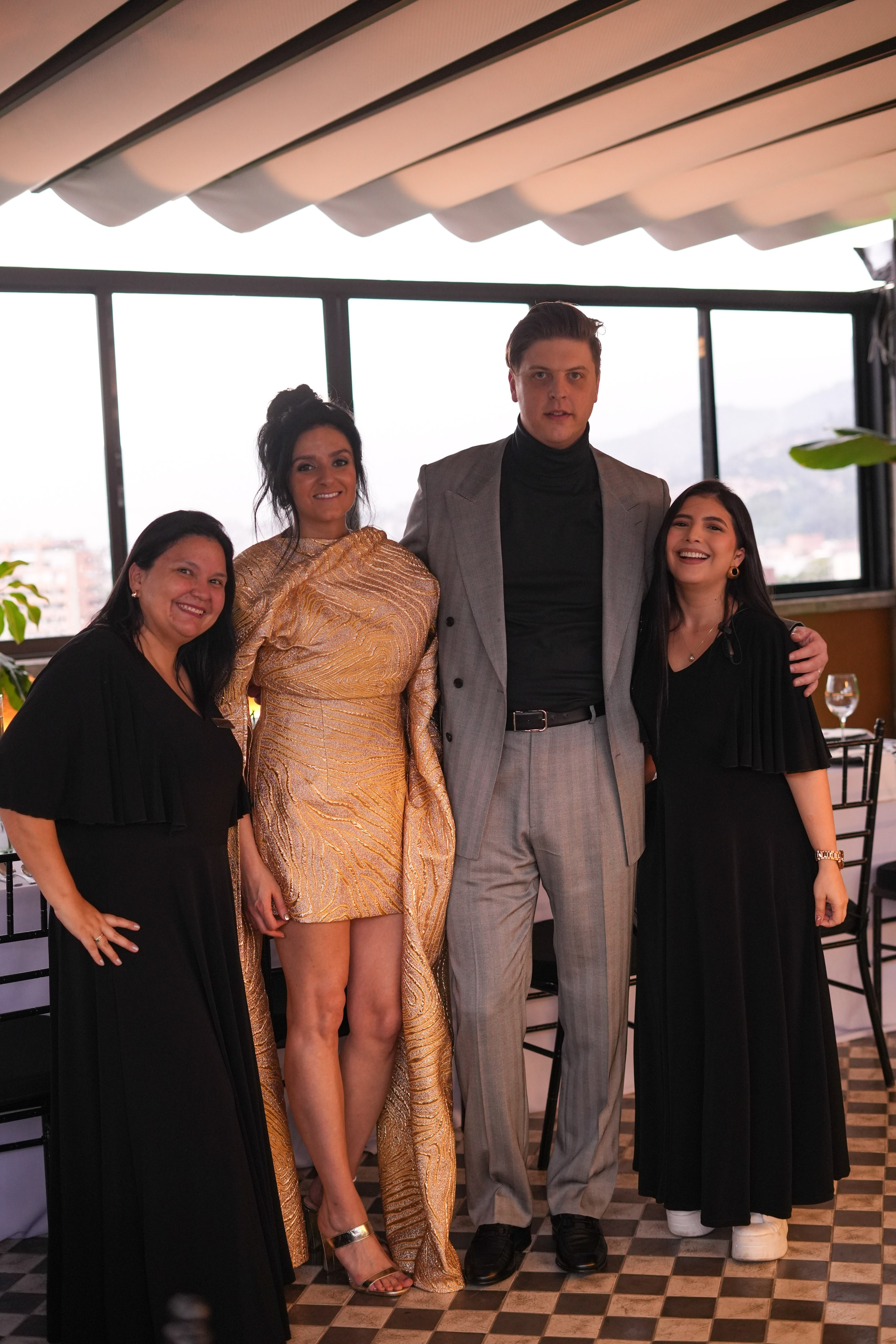 Olivia and Zack / 1 wedding day. Wedding Photographer in Barcelona and Medellin