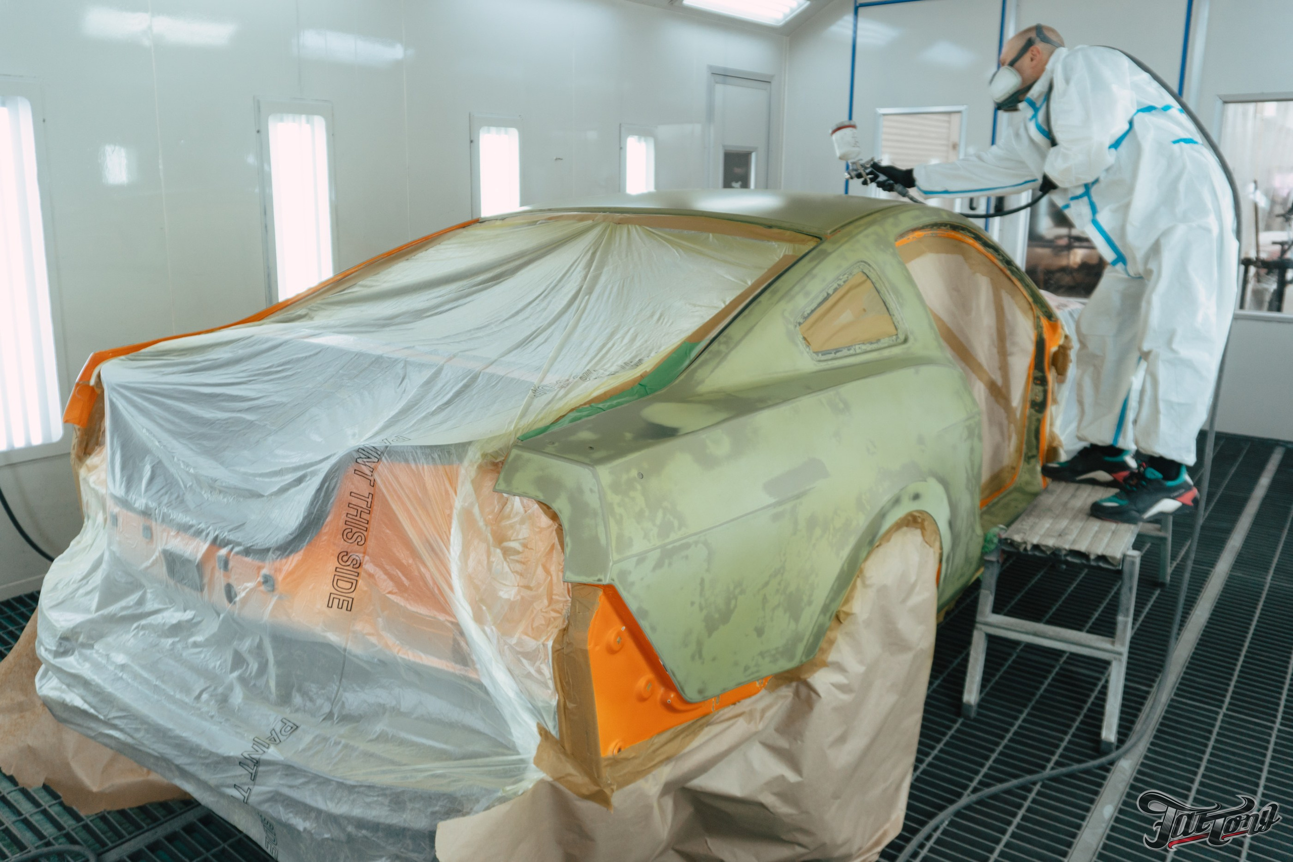 Ford Mustang Roush оранжевый окрас кузова и выкрас полос. DeLorein