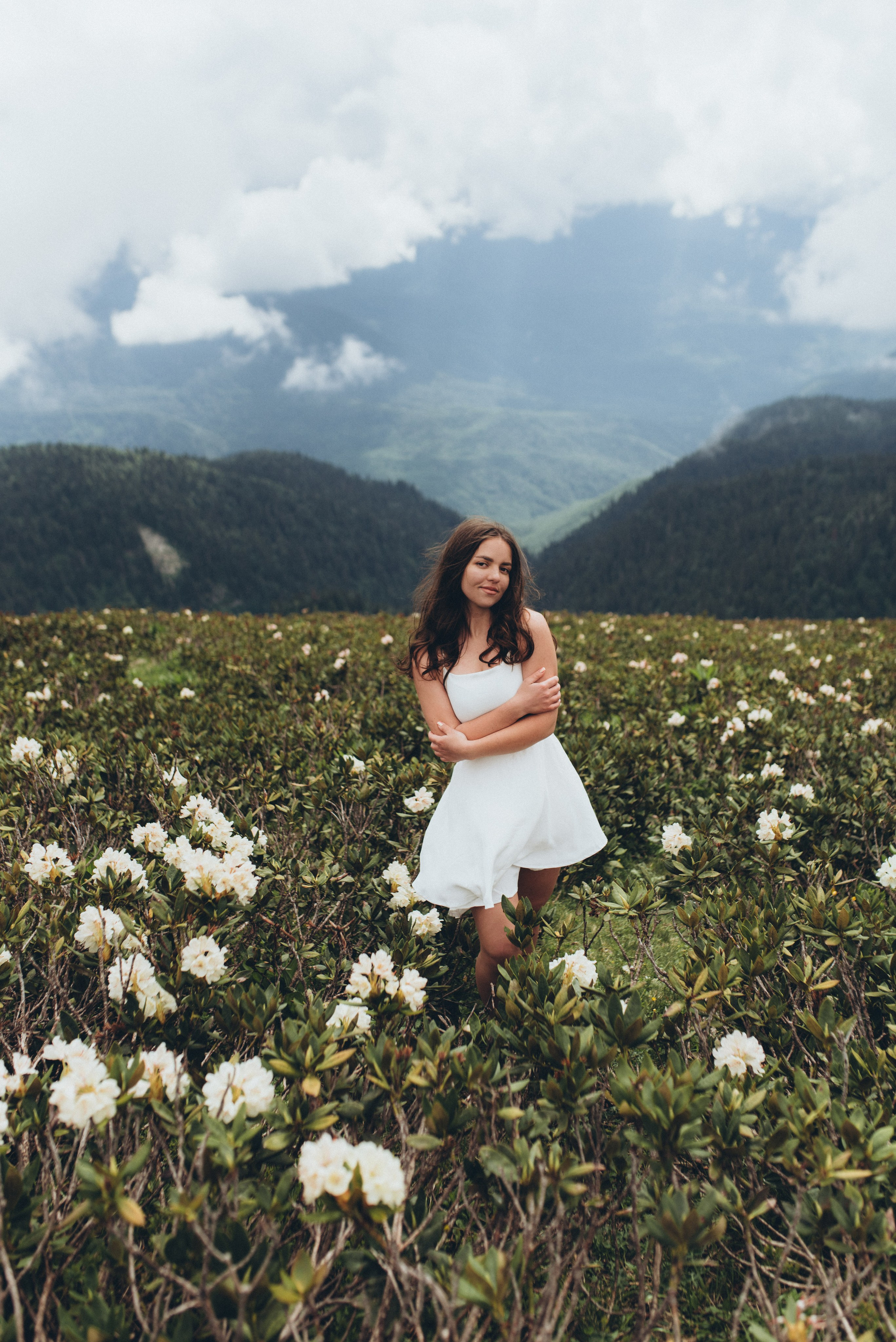 Фотосессия в горах Красной поляна Сочи цветение рододендрона. Фотограф в Сочи — Маргарита Поганова