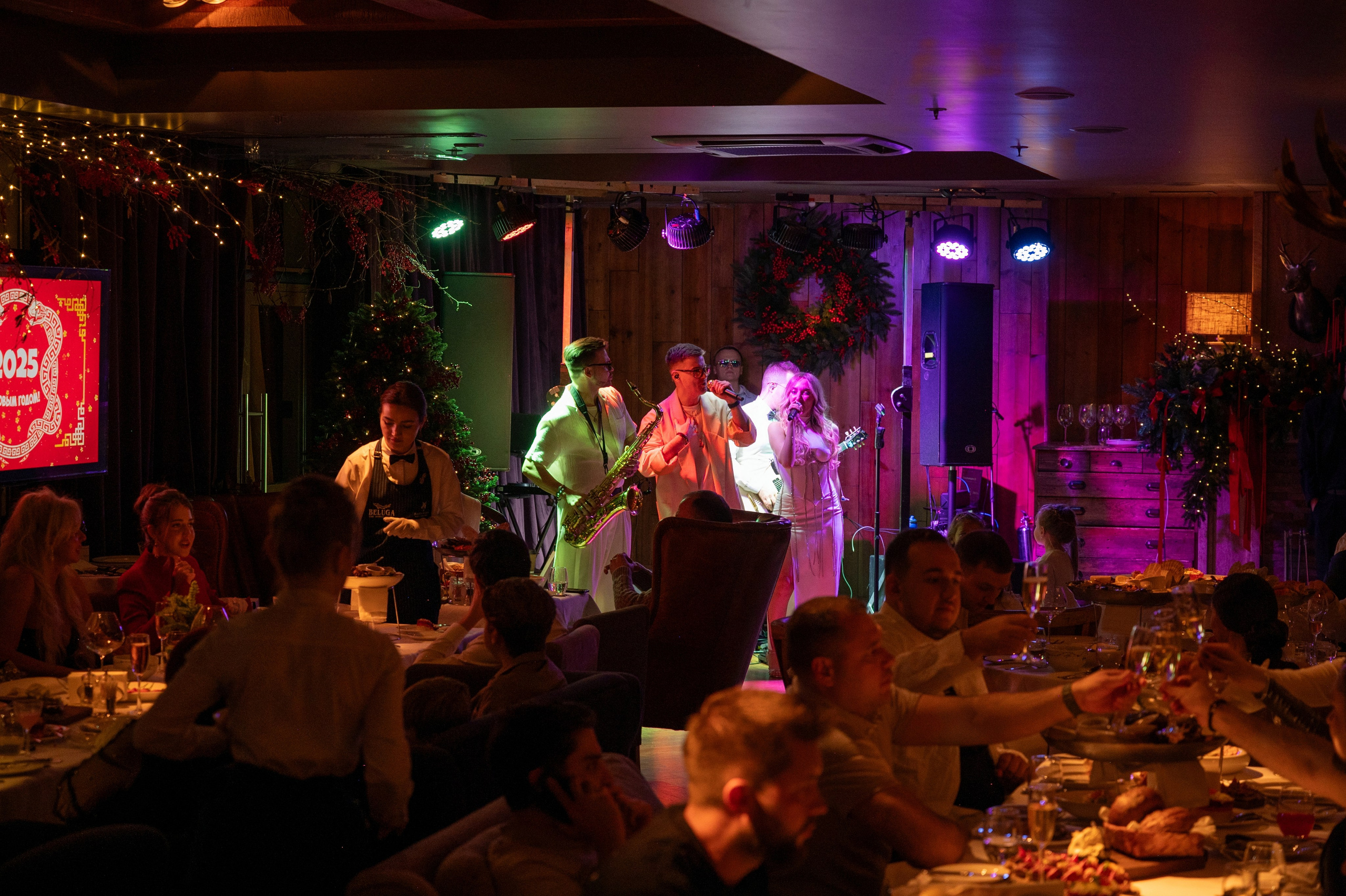 Новый год 2025 в ресторане Red Fox. Репортажный фотограф в Красной Поляне и Сочи Павлюченко Екатерина