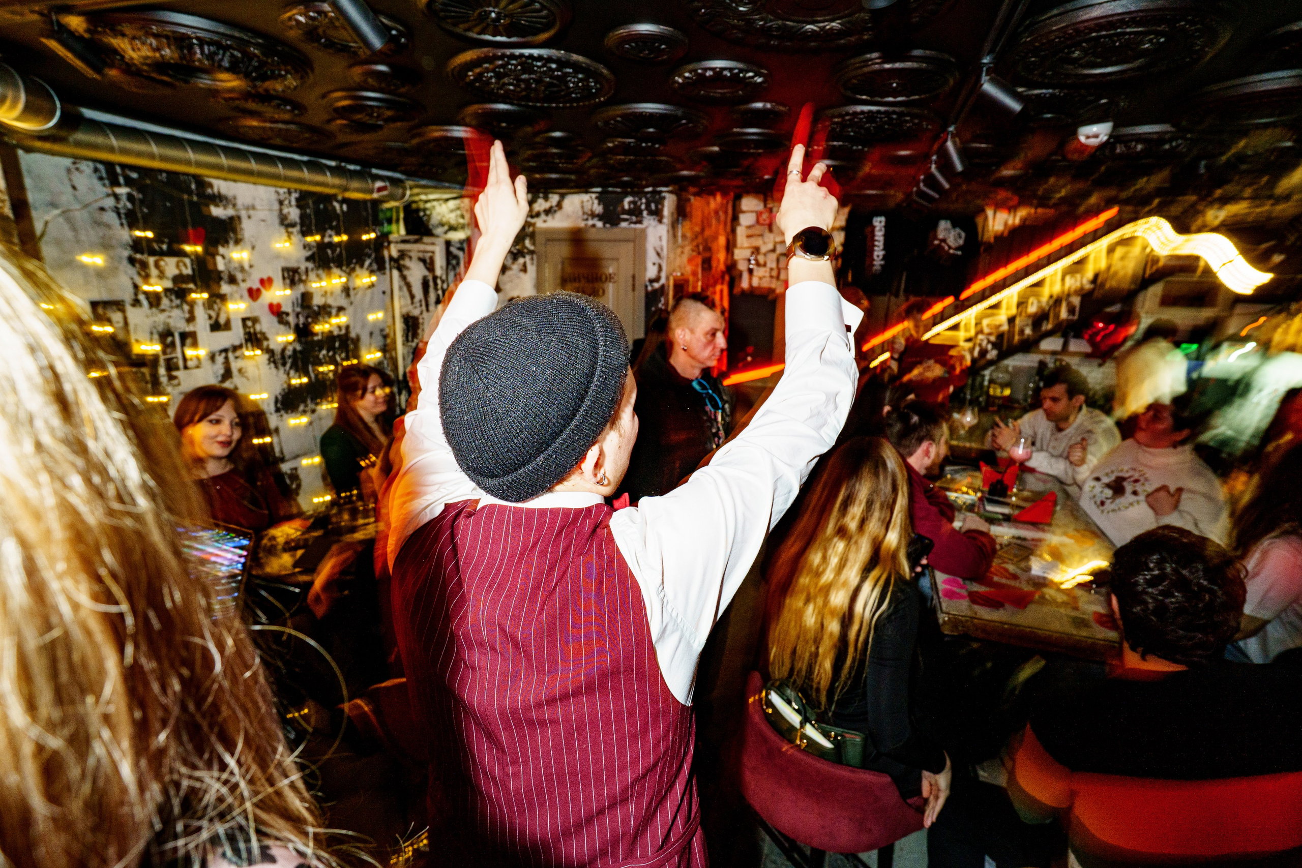 День святого Валентина в Баре разбитых сердец. Концертный и репортажный фотограф в Санкт-Петербурге Слава Пахомов
