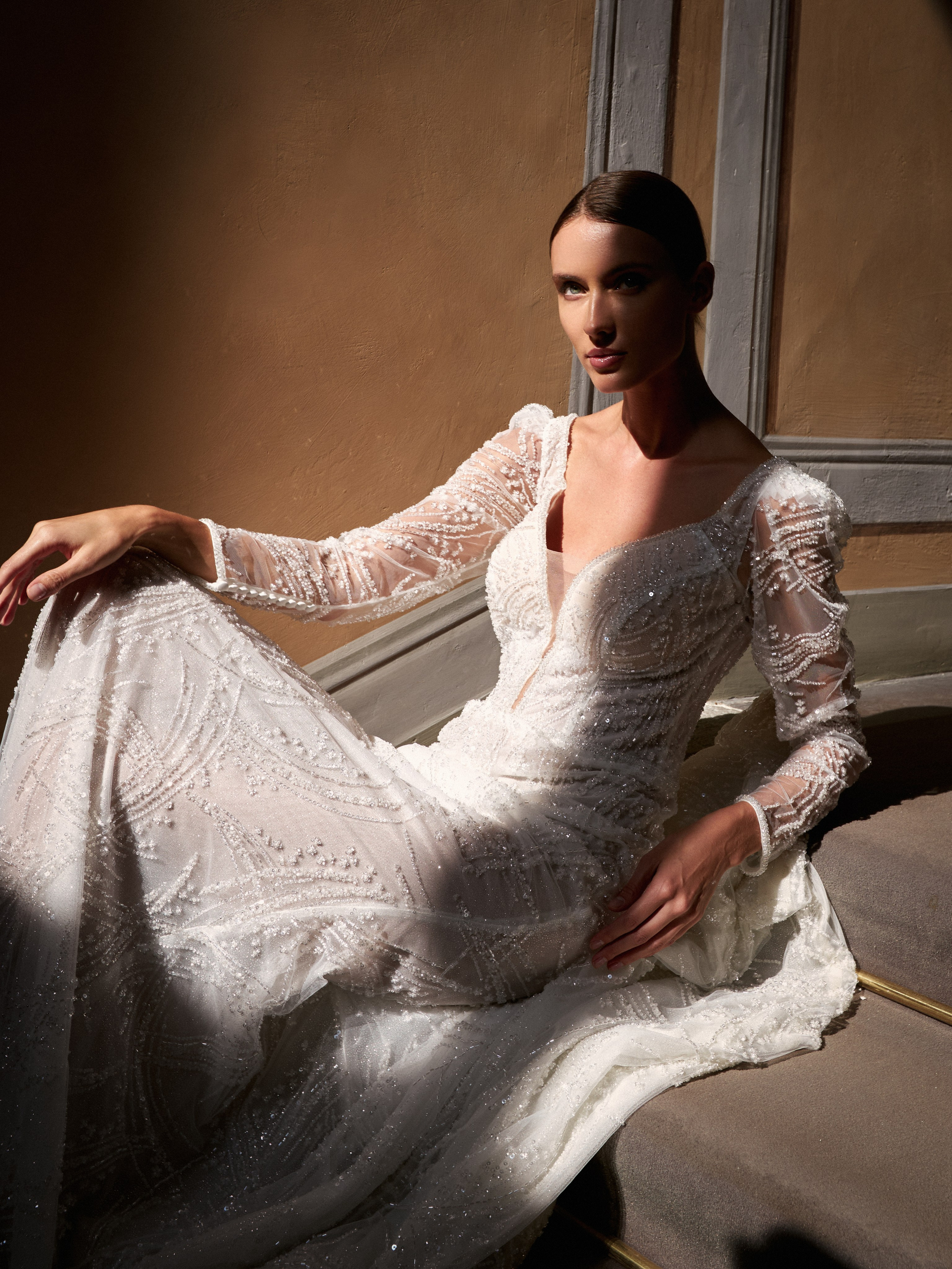 White Wedding Platform Runaway 2023 Milano. Photographer & Videographer in Barcelona