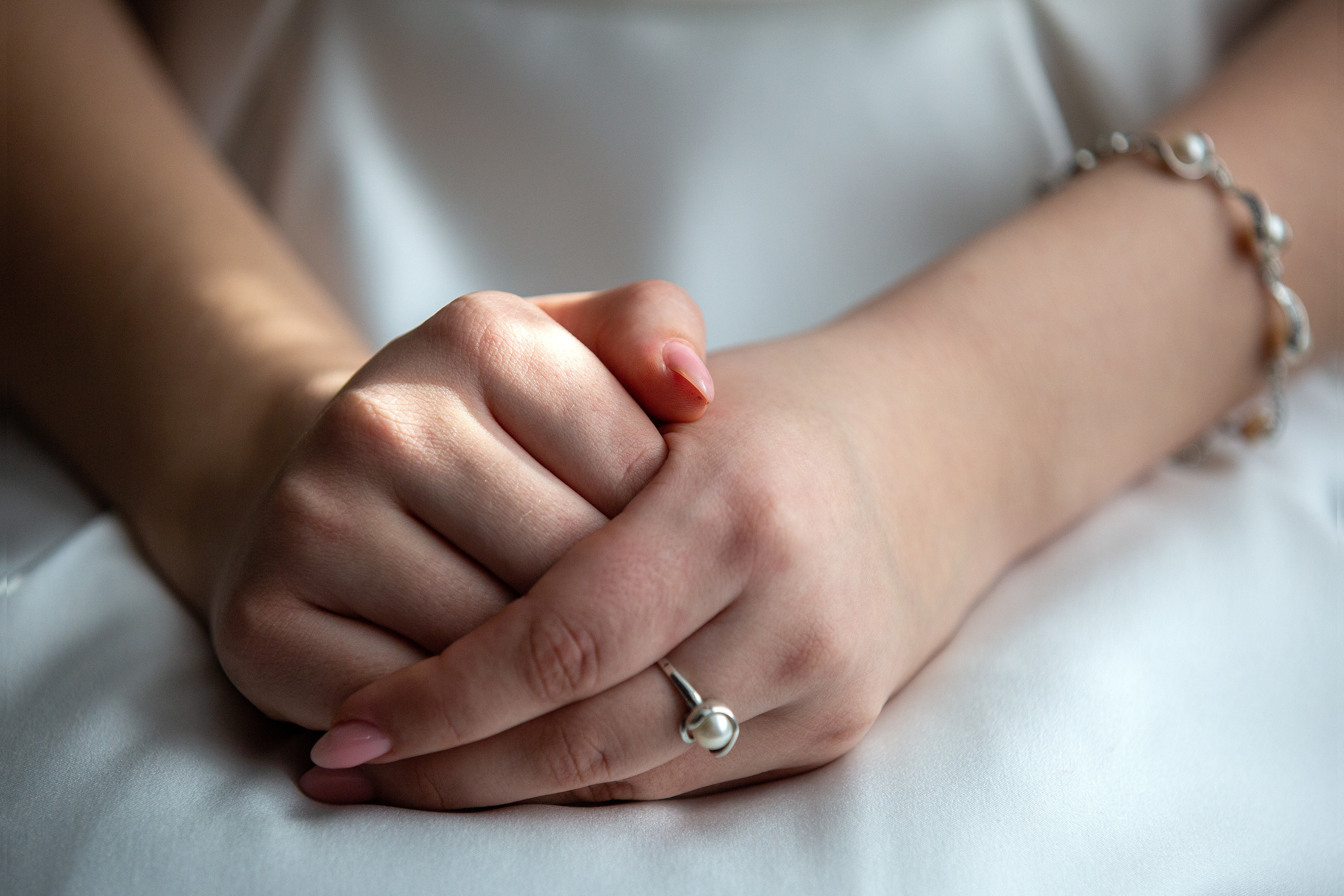 руки невесты