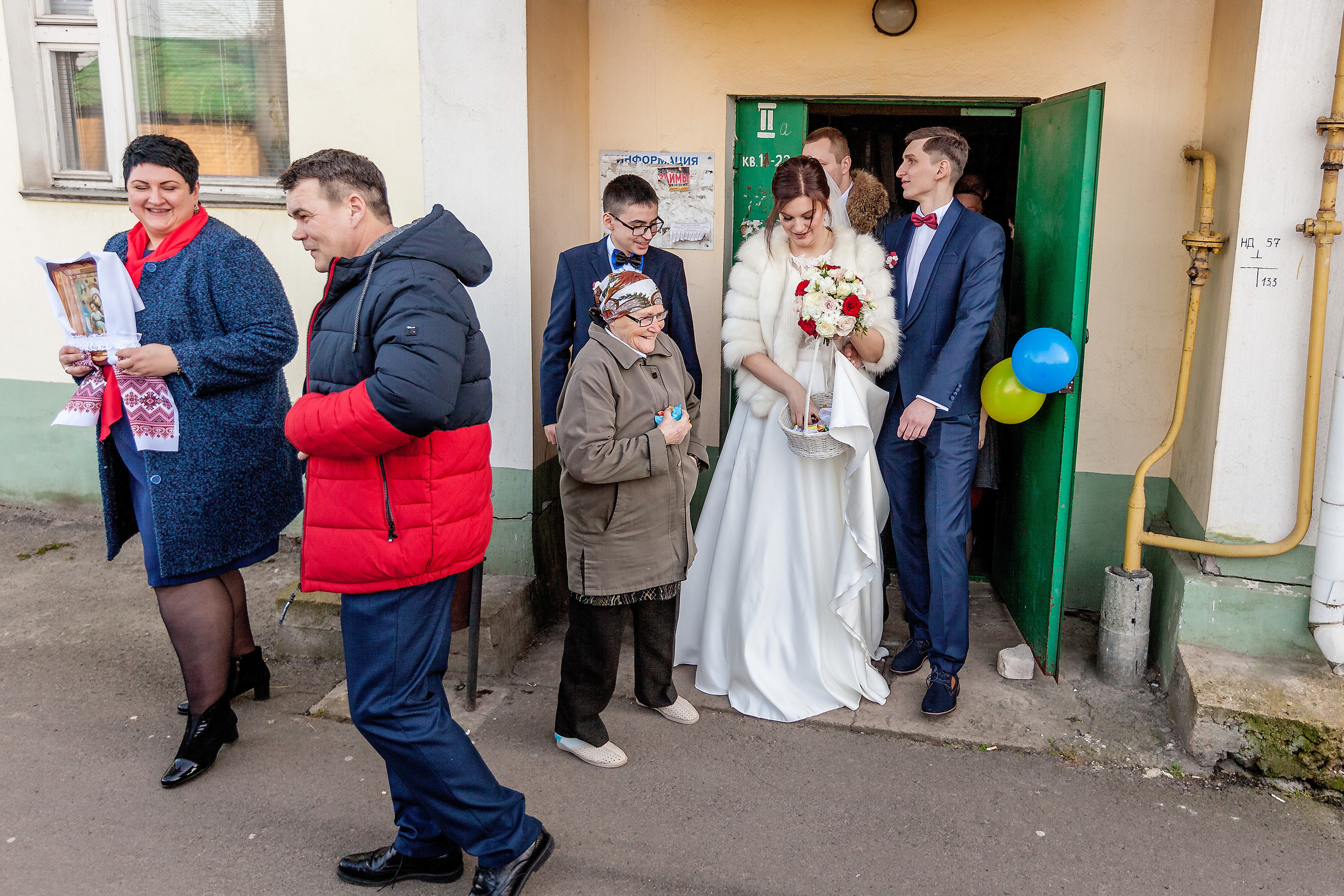 выход невесты из дома