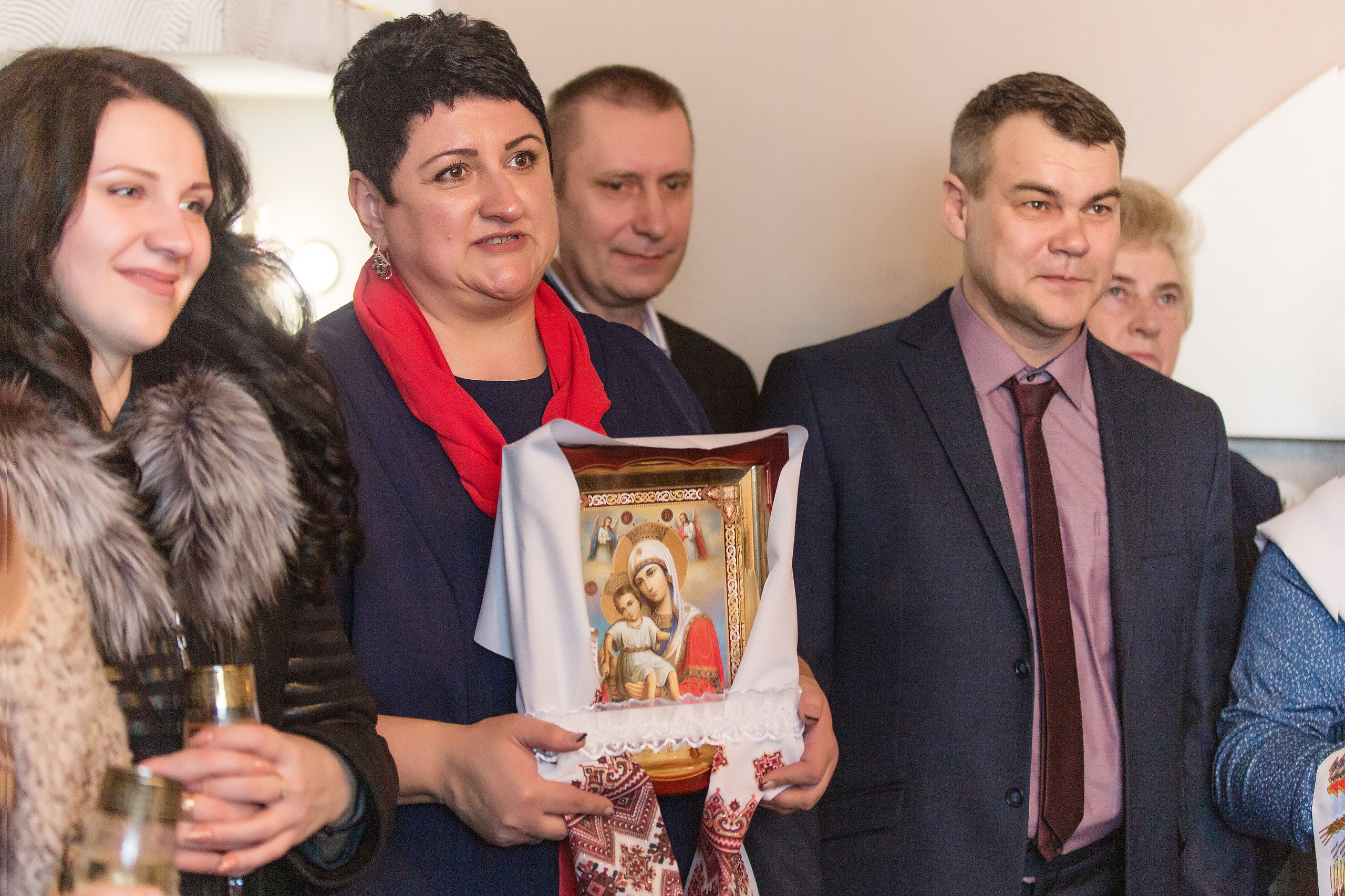 родители невесты с иконой