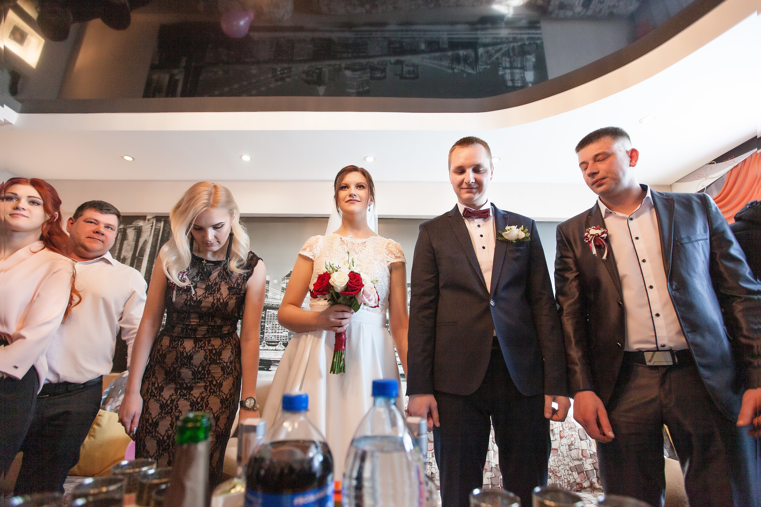 все за столом в доме невесты