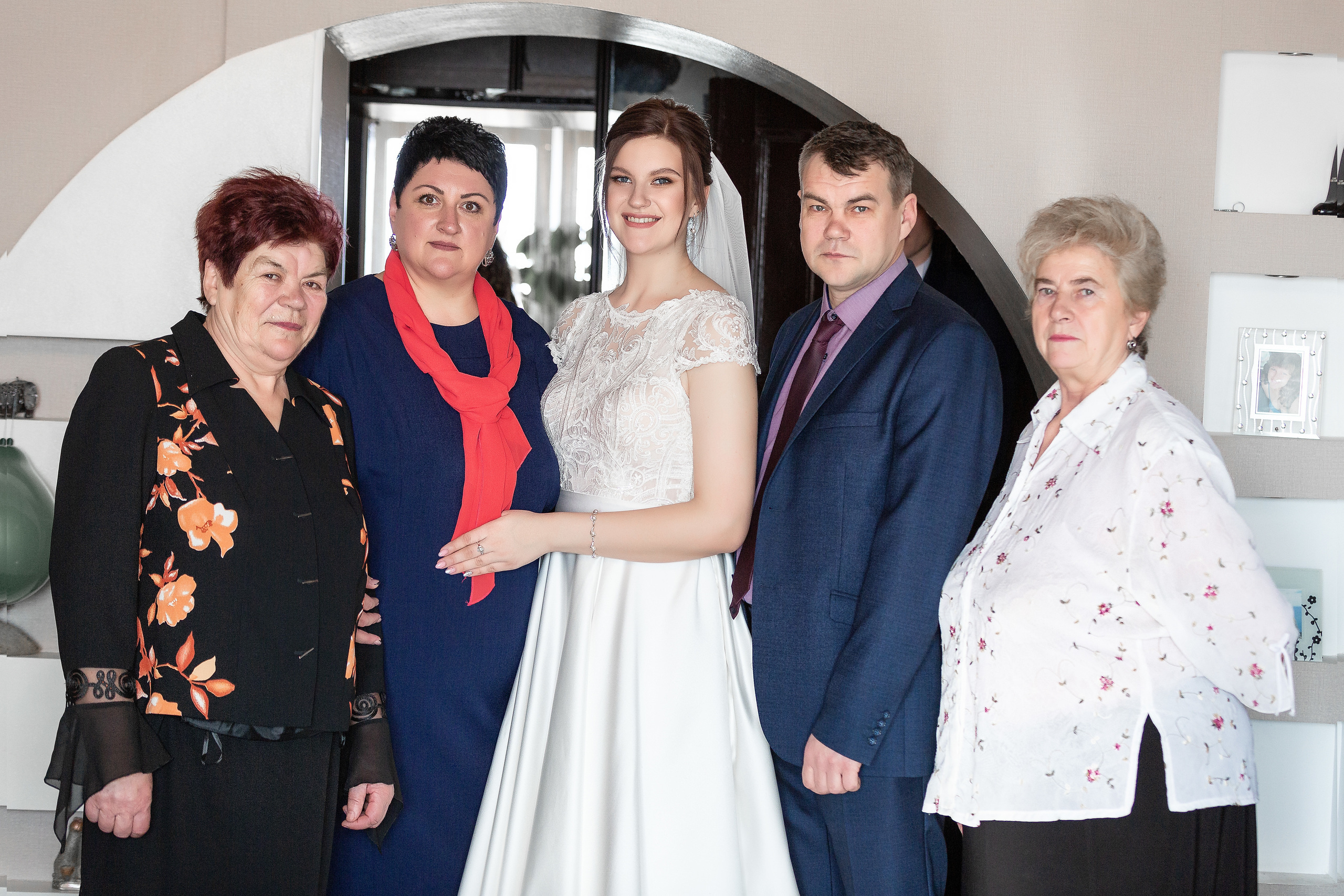 невеста с родителями и бабушками