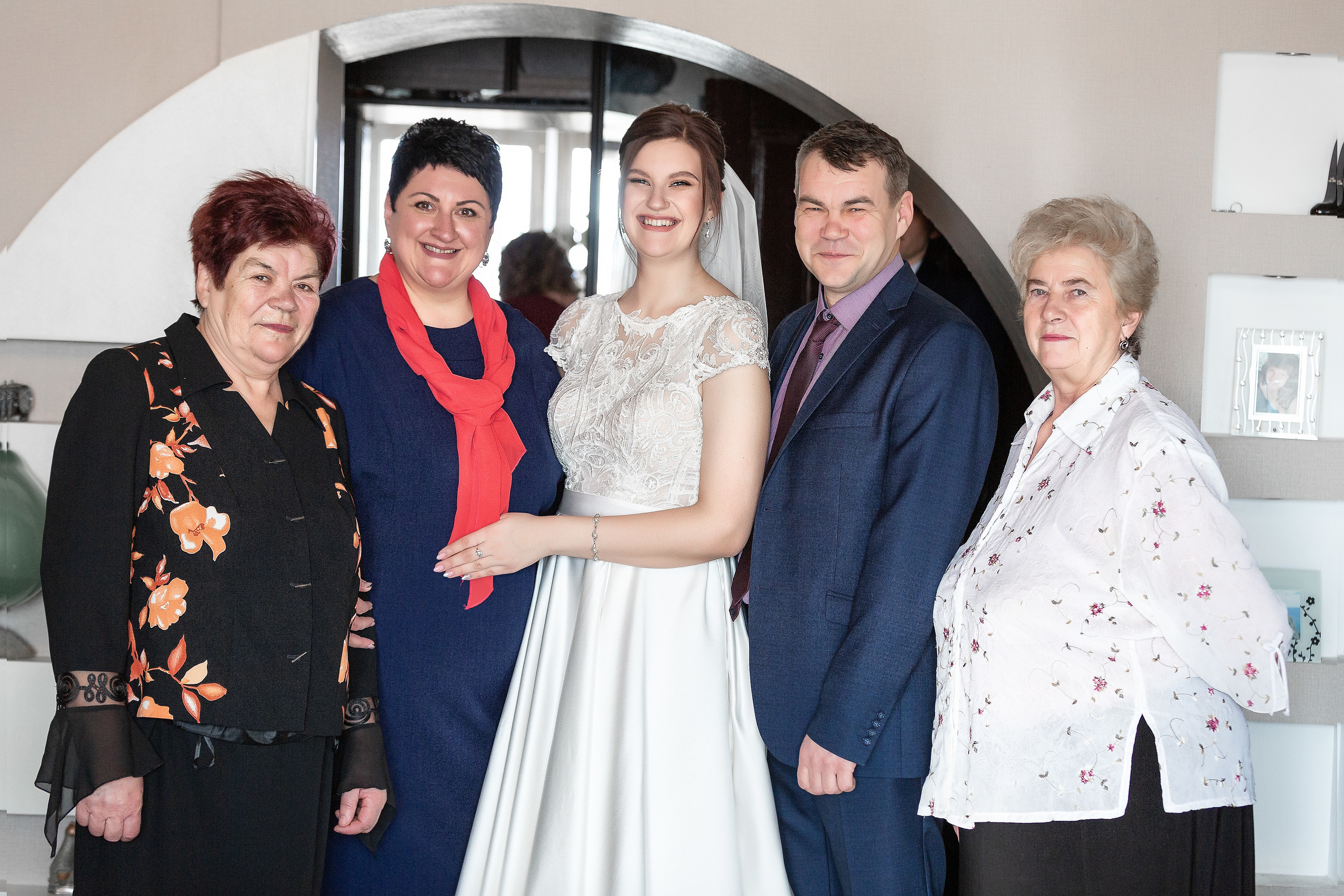 невеста с родителями и бабушками