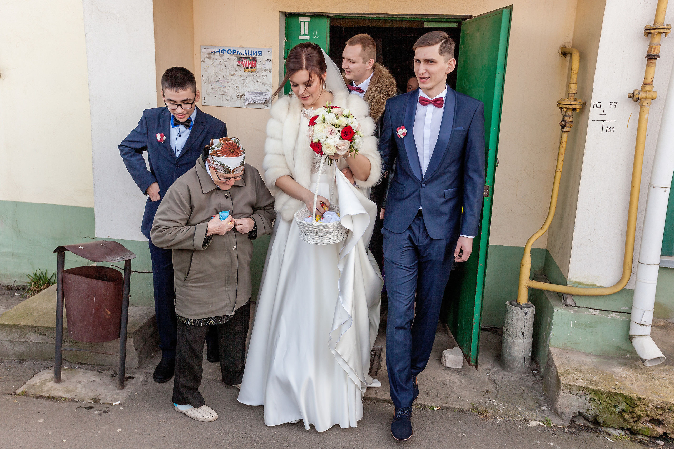 выход невесты из дома