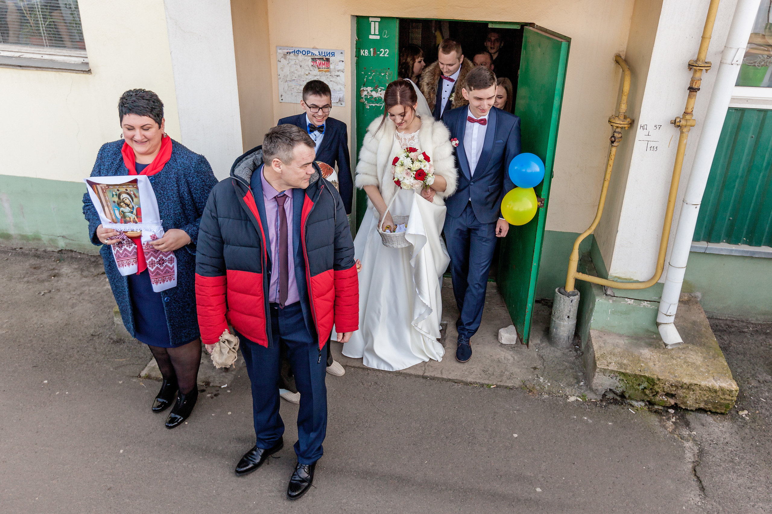 выход невесты из дома