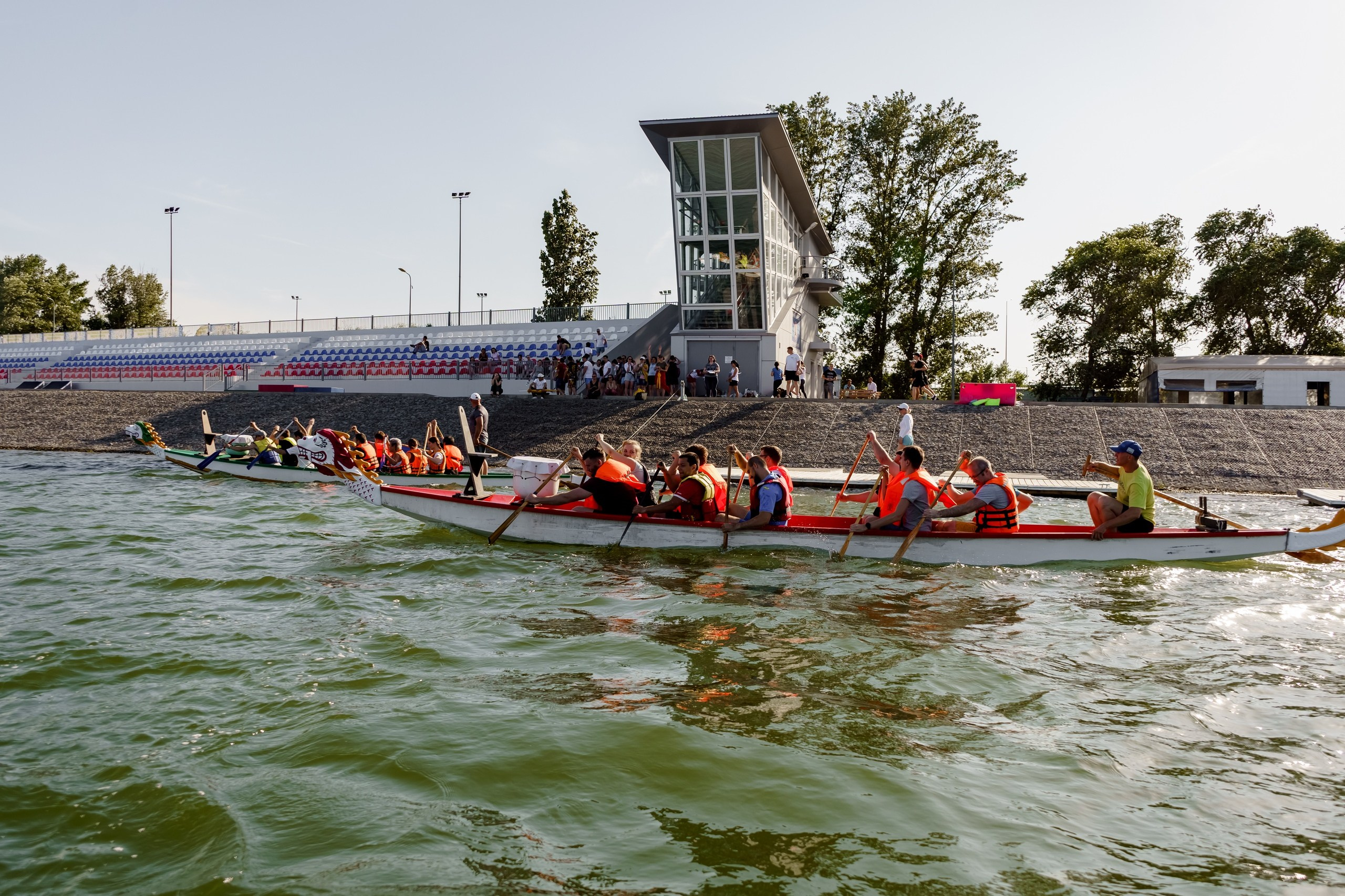 Соревнования на лодках-драконах. Студия событий ДЕЙЗИ. Организация мероприятий. Свадебное агентство в Ростове-на-Дону. Свадебный организатор. Организация свадьбы под ключ