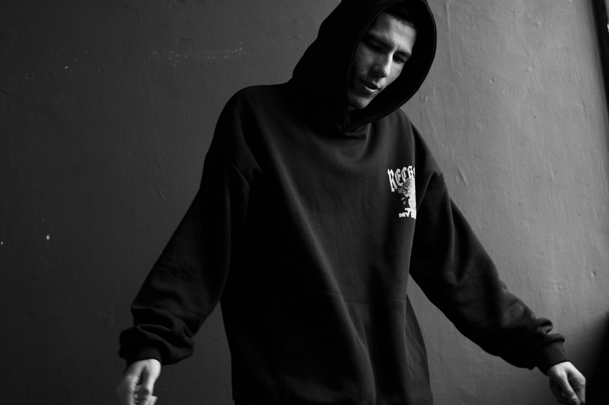 Мужской портрет в Тюмени: стильная студийная фотосессия. Портретный фотограф Тюмень Дарья Мустафина